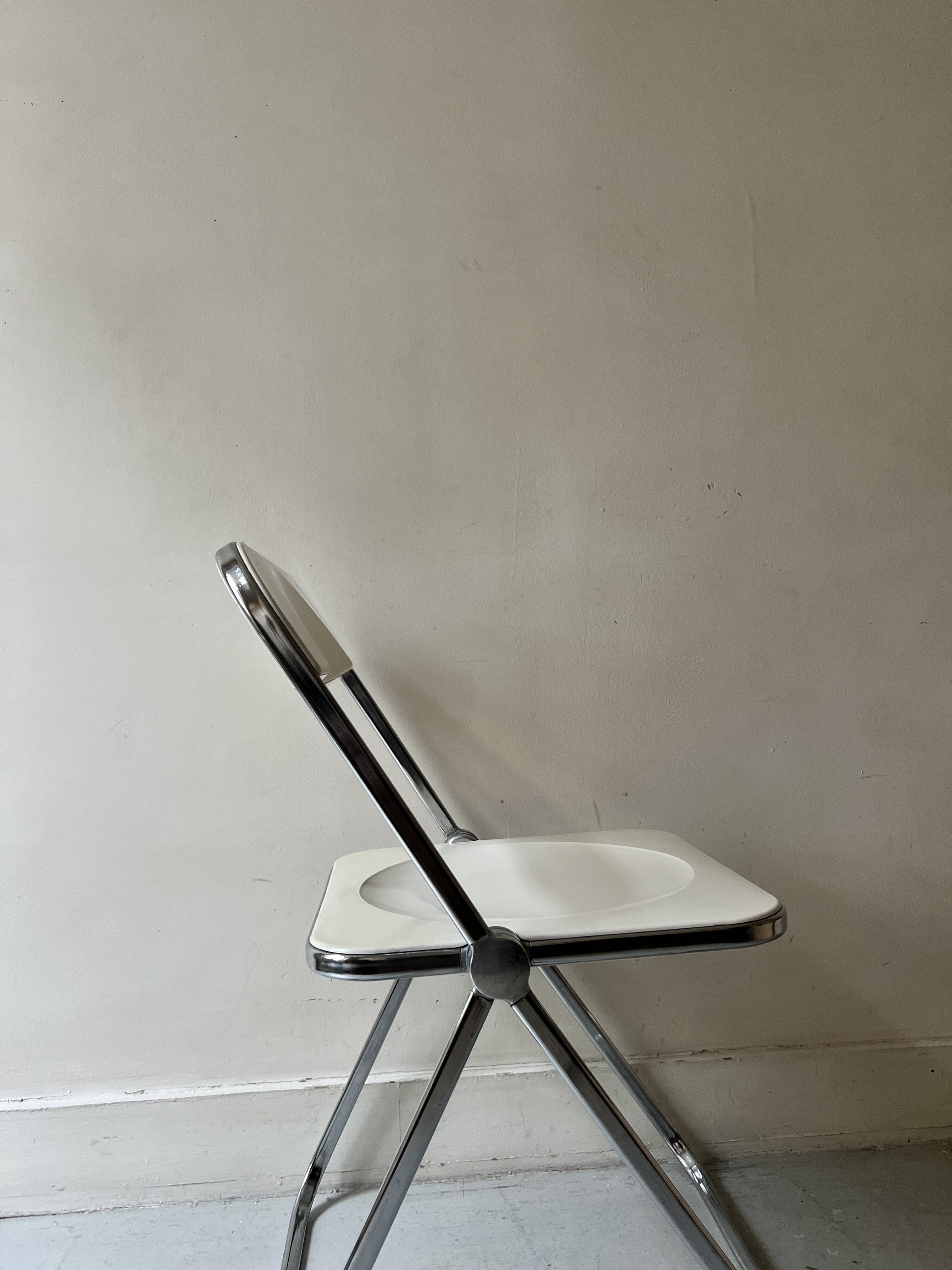 Folding chair Plia by Giancarlo Piretti, Castelli edition, 1970.