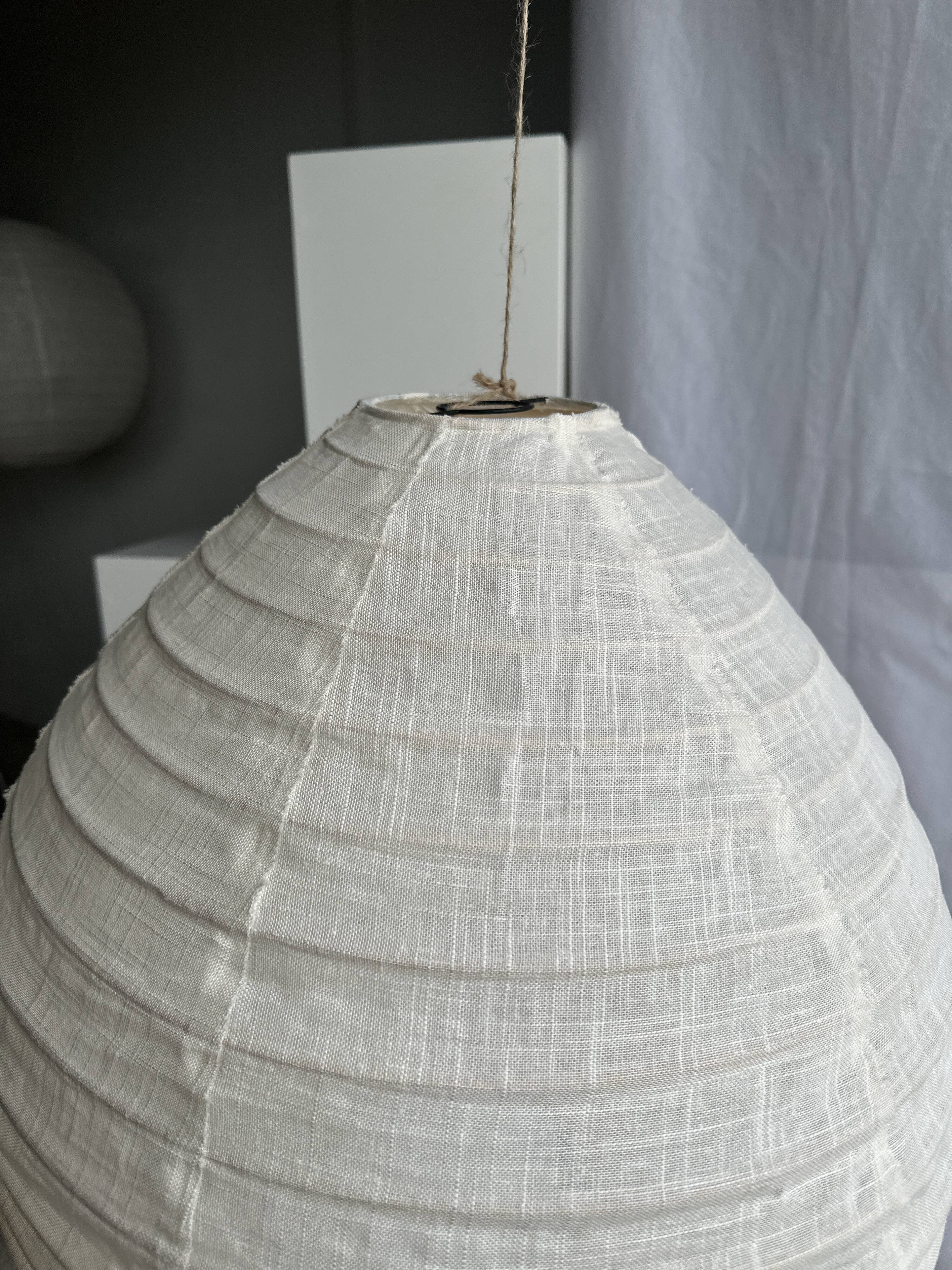 Suspension in rattan and natural japanese linen in the shape of a drop