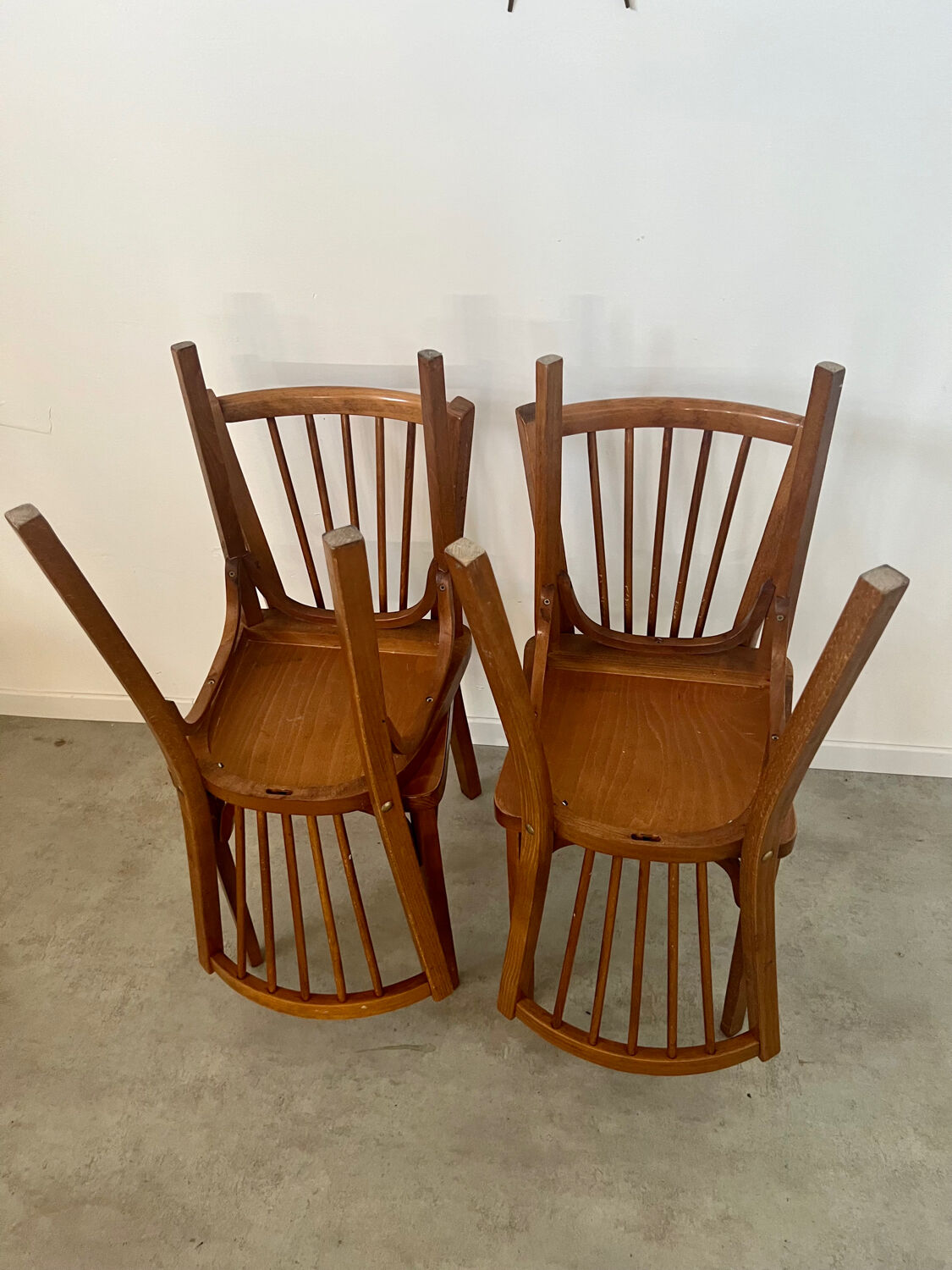 Lot de 4 anciennes chaises de bistrot baumann vintage en bois