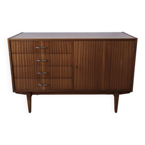 Buffet moderniste des