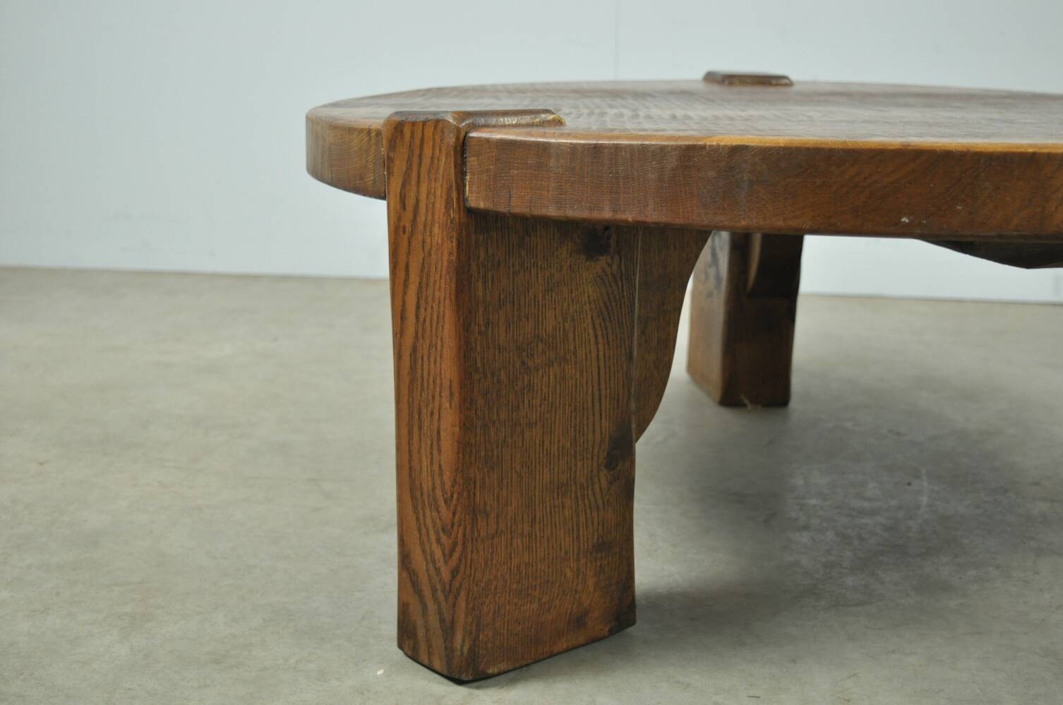Solid oak round coffee table, Brutalist 1970s