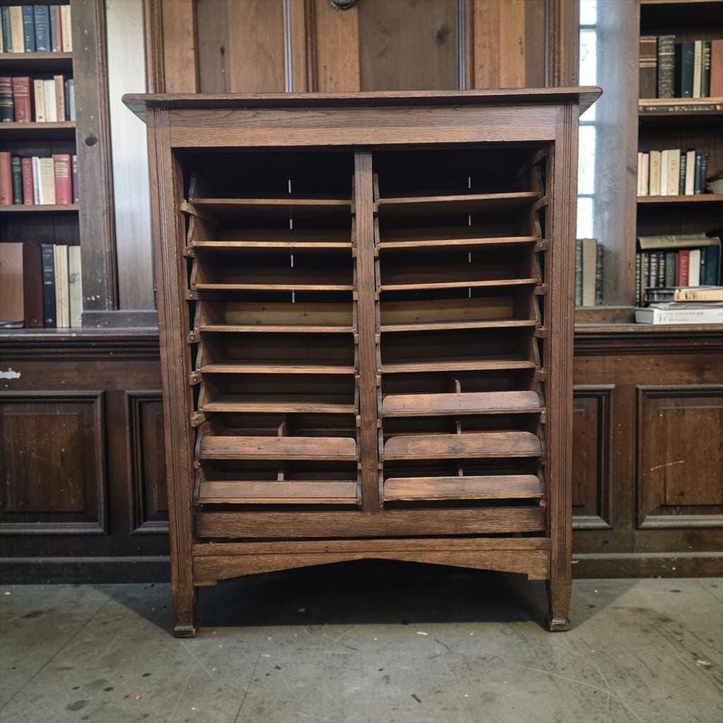 Commode à tiroirs vintage en bois / armoire d'archives / armoire de notaire