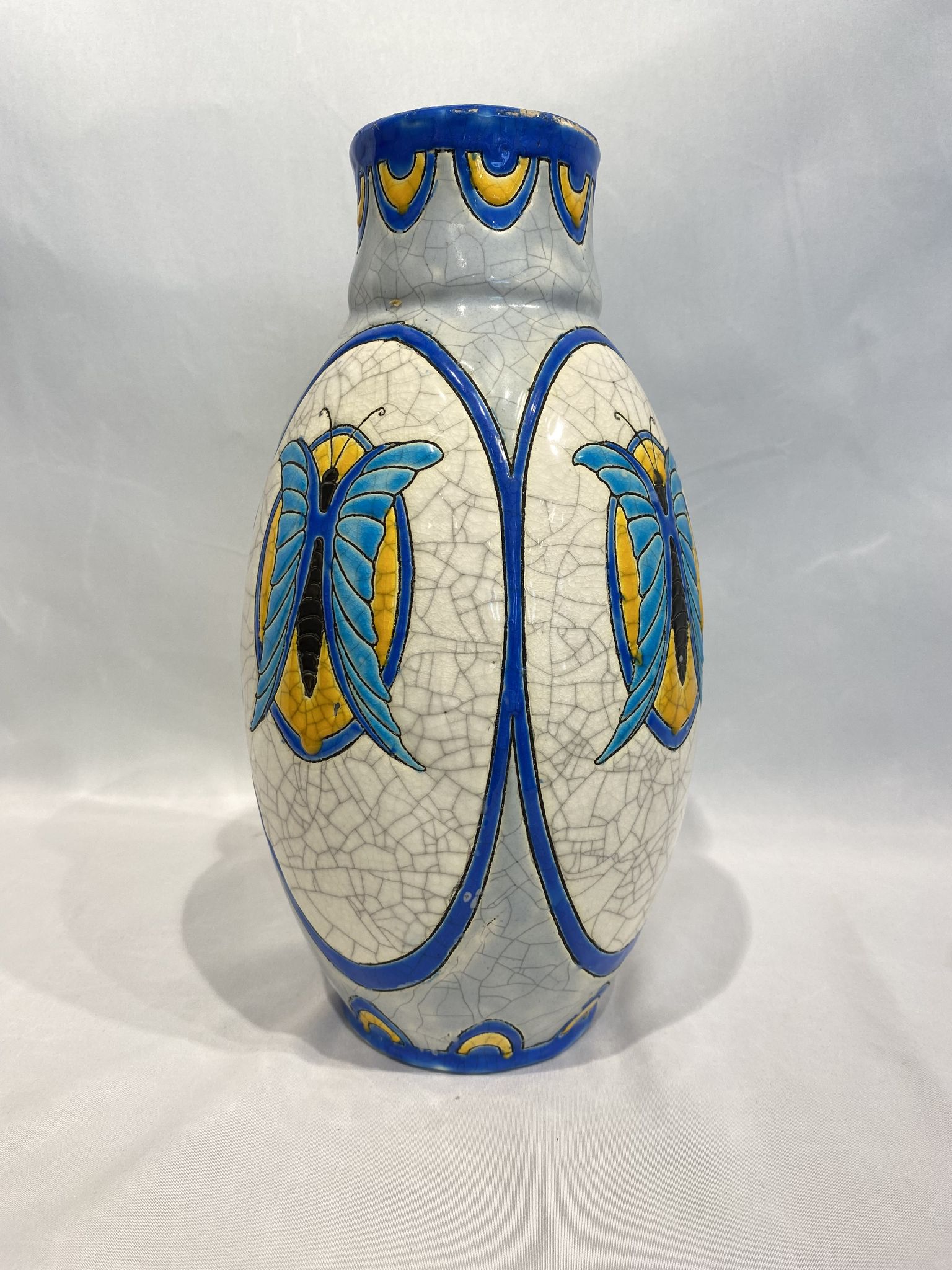 Rare ART DECO vase with polychrome butterfly decoration.signed Boch Frères Keramis (BFK)La Louvière Belgiq