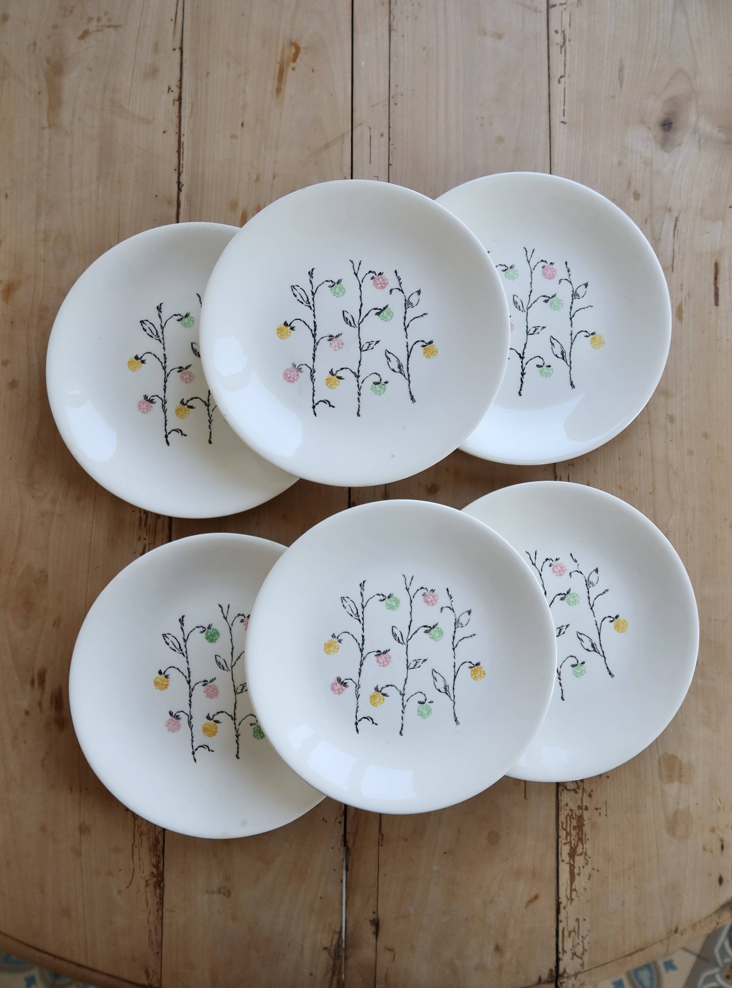 6 vintage flat plates from Gien, model Marie-Claire.