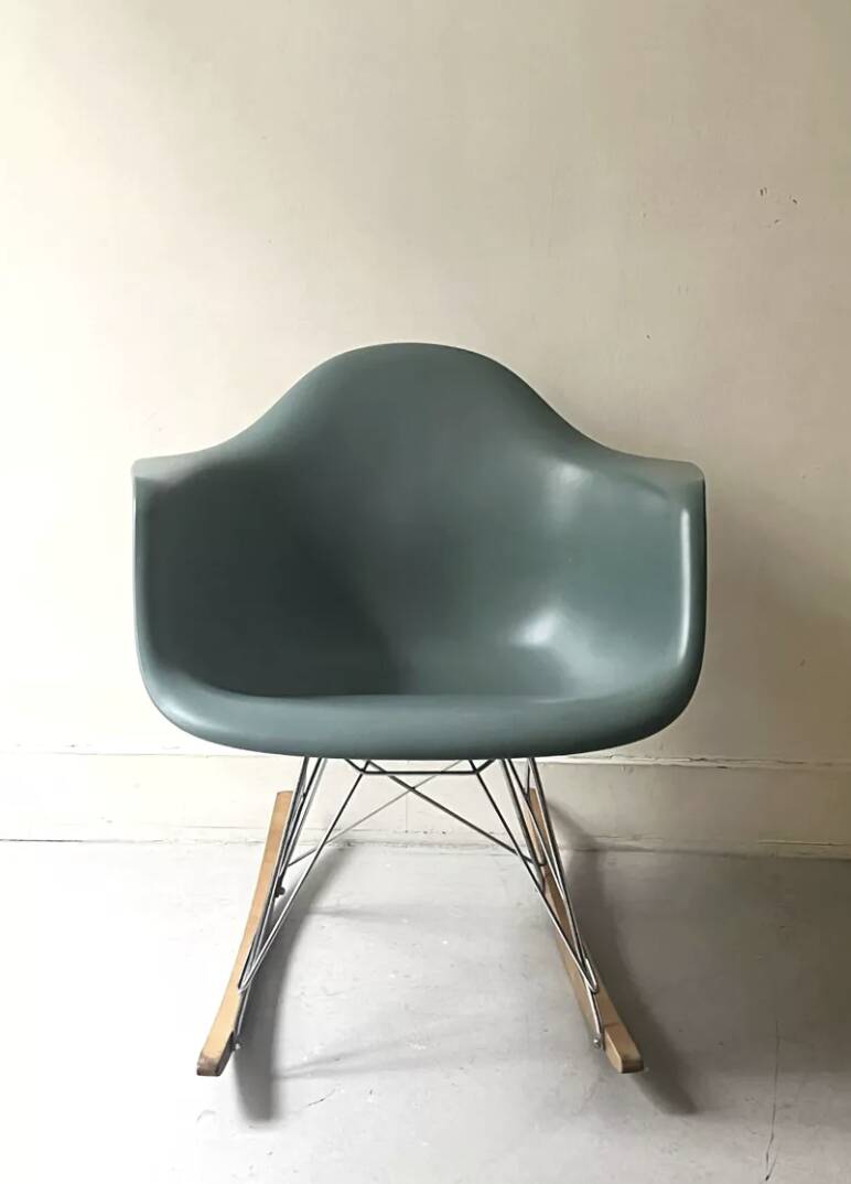 Eames Plastic Armchair RE RAR rocking chair design, Vitra edition