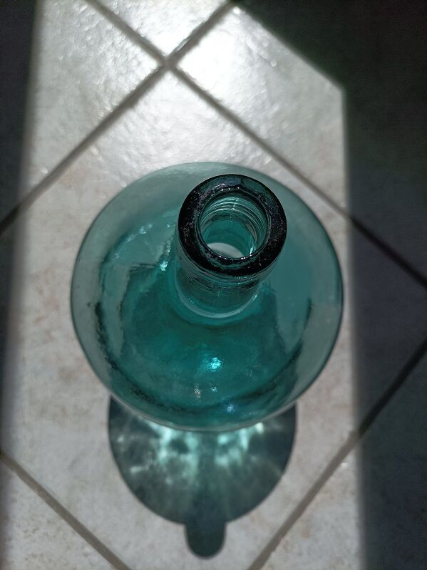 Demijohn touque bonbonne bottle blue bluish glass