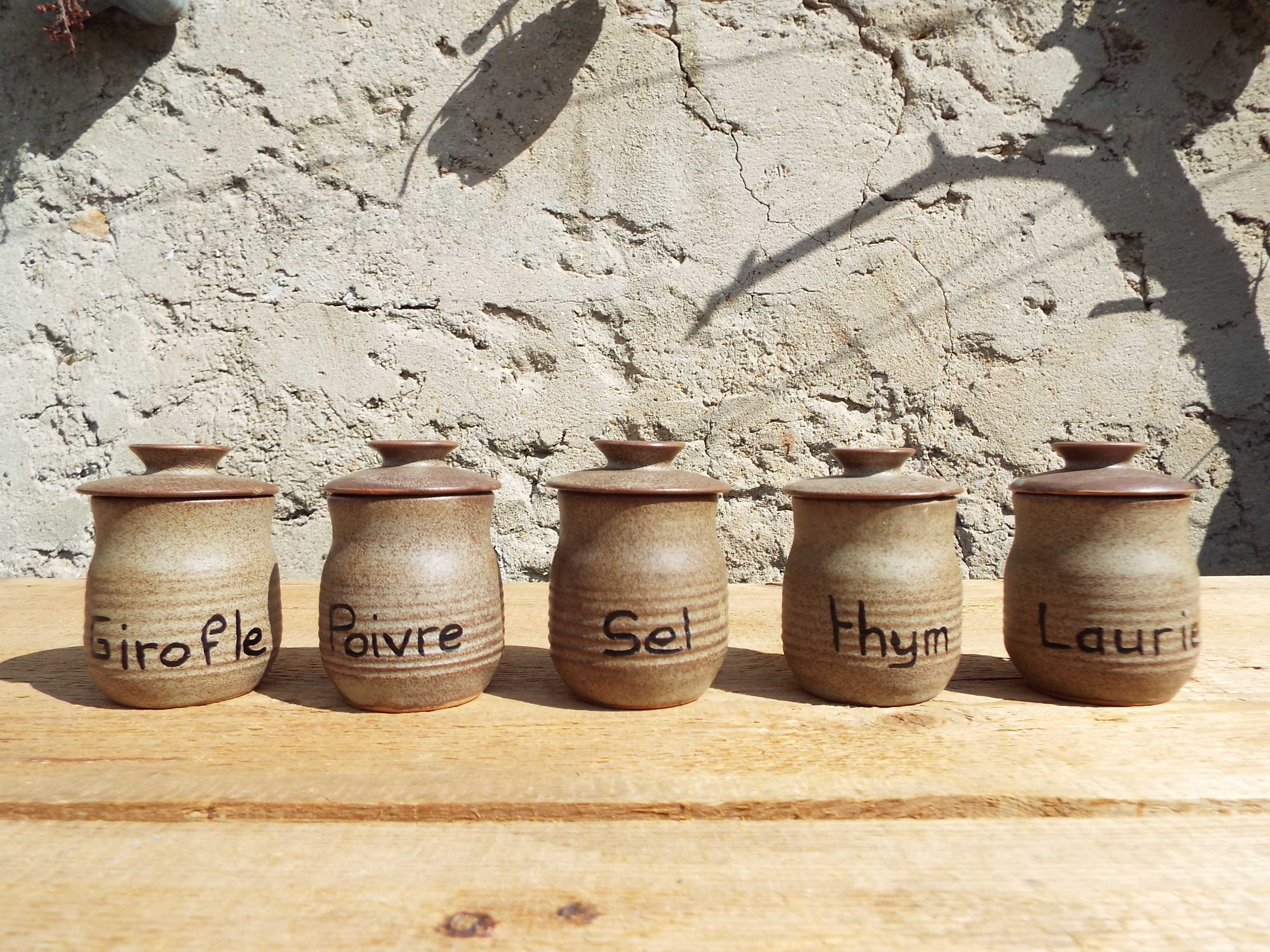 5 spice pots in Vallauris sandstone