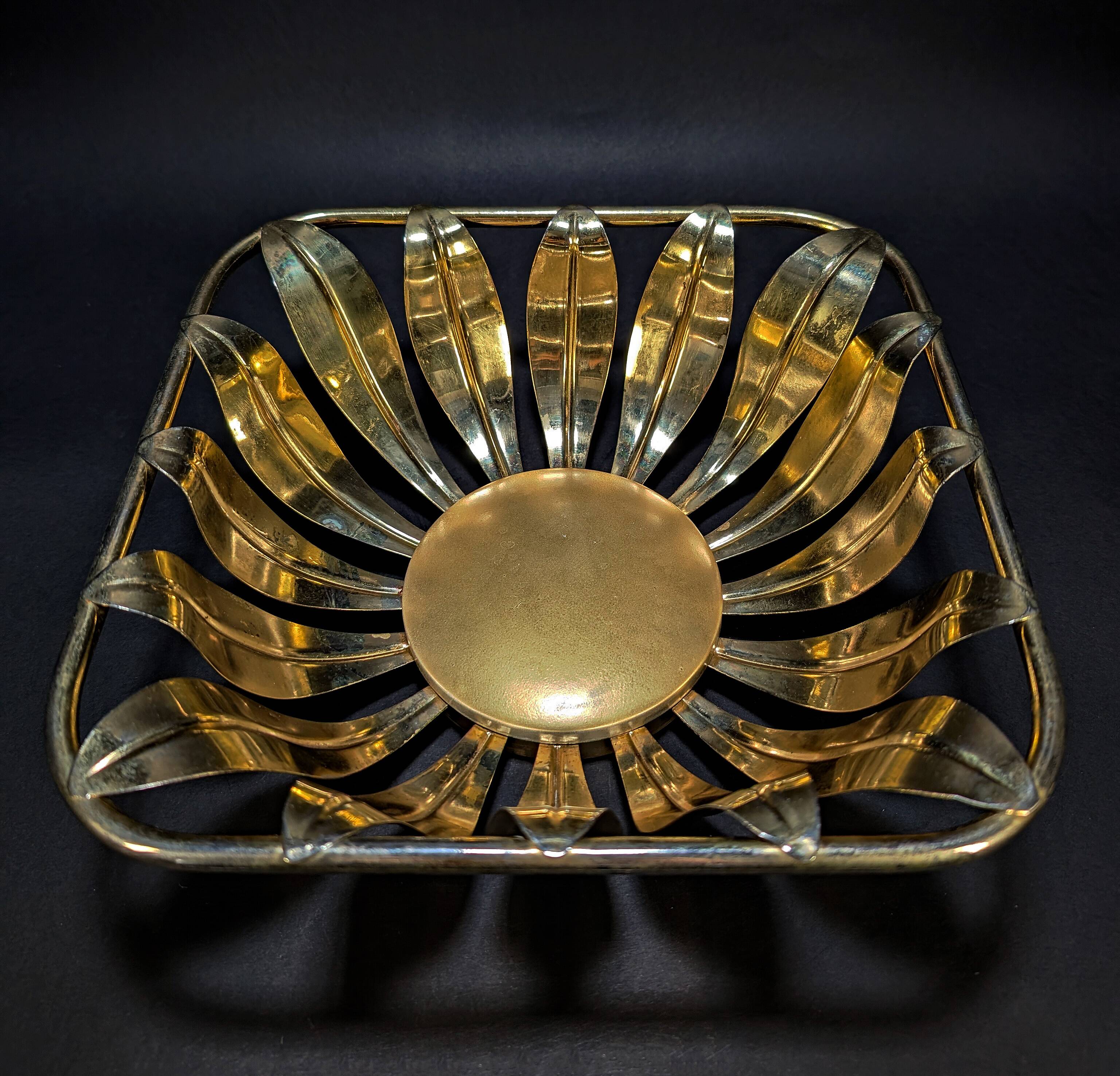 Grande corbeille décorative vintage en métal doré – 90's