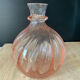 Vase en verre rose