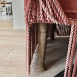 Fauteuil crapaud en velours vieux rose