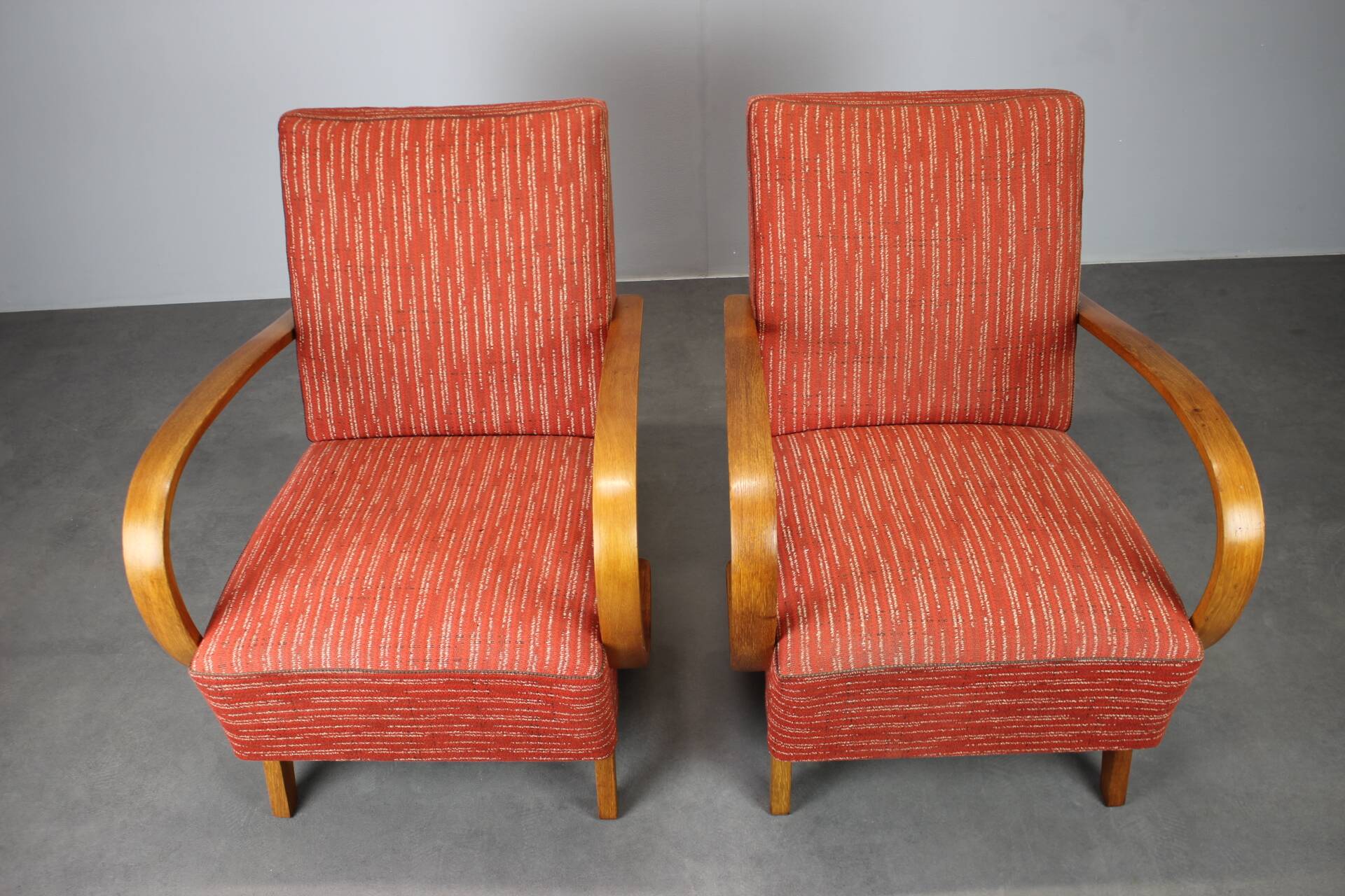 Pair of Halabala deck chairs from the 1950s, curved wooden chairs, Czech Republic.
