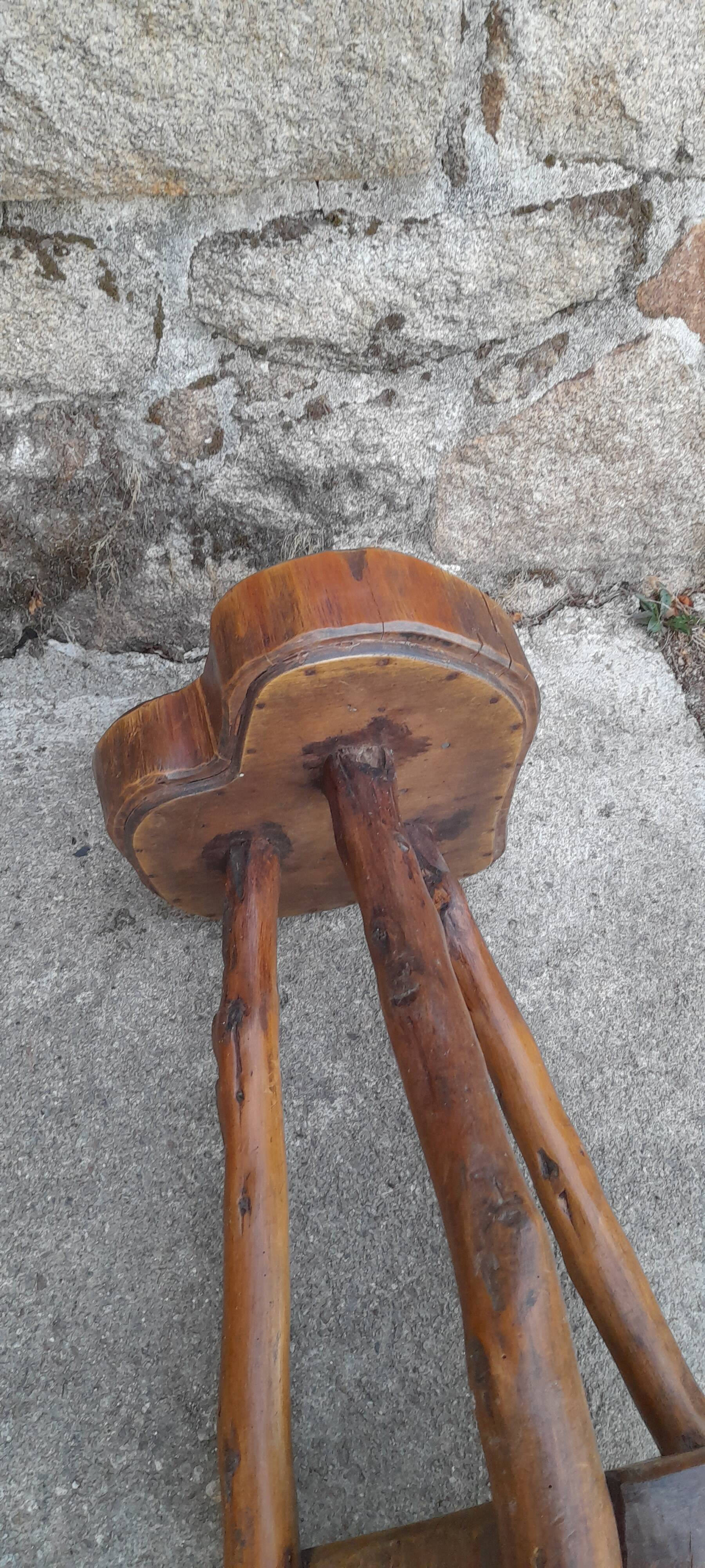 3 tabourets brutaliste en bois H 80 cm