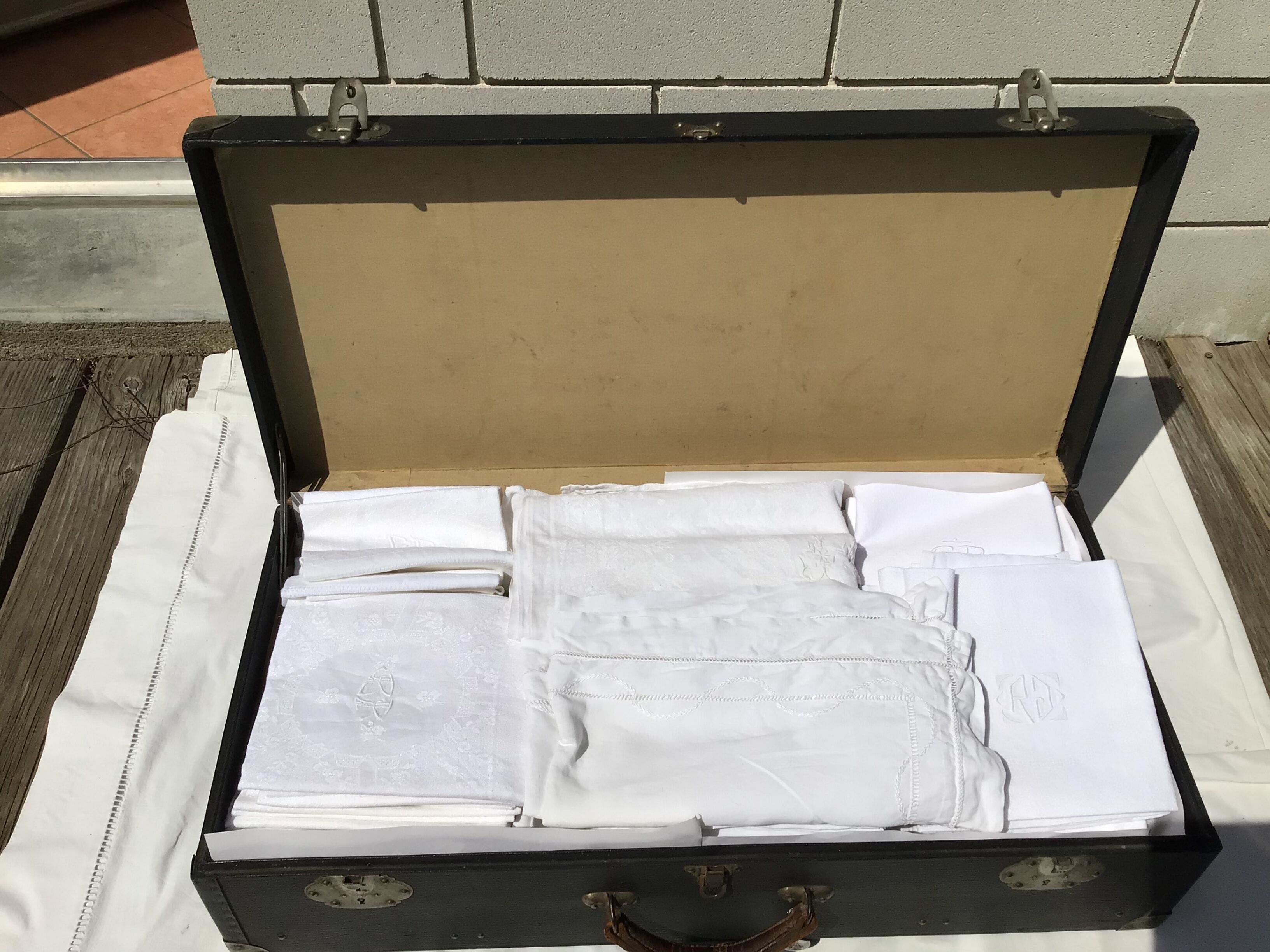 XXL wood trunk case