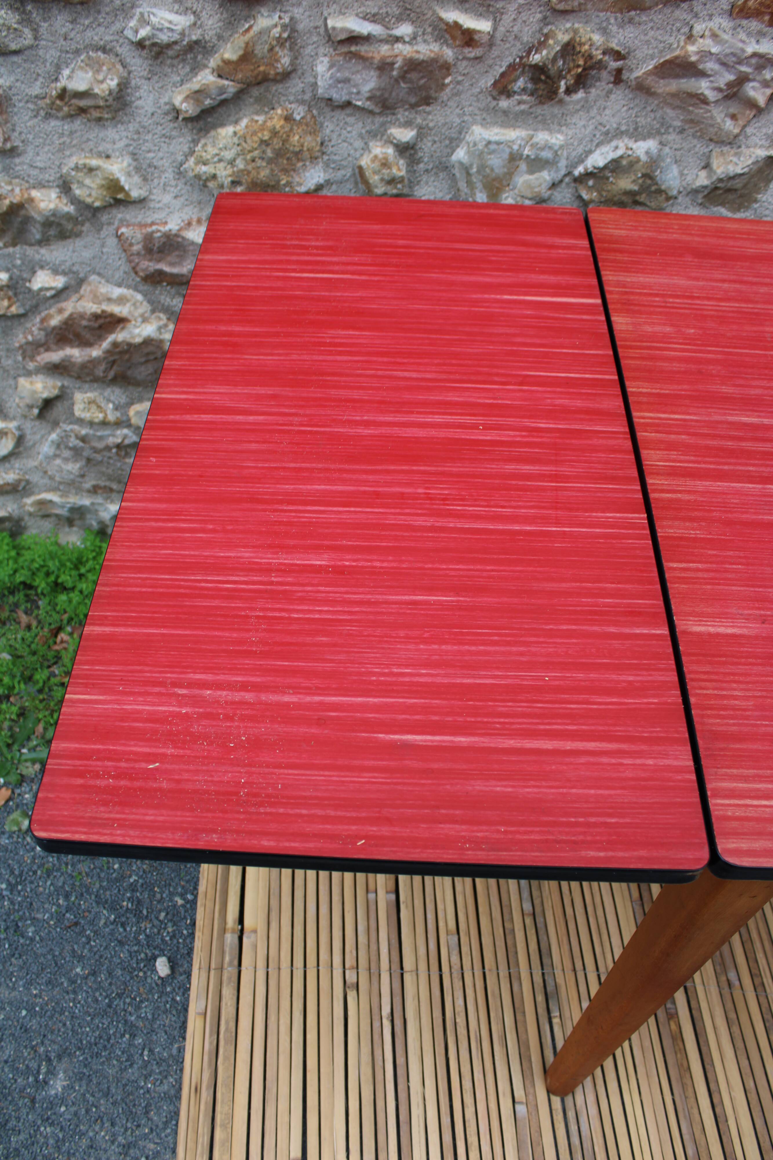 Extendable wooden and formica table