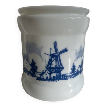 Opaline tobacco jar in Dutch milk glass / Cigar cabinet, Willem II Cigar Factories Valkenswaard Holland