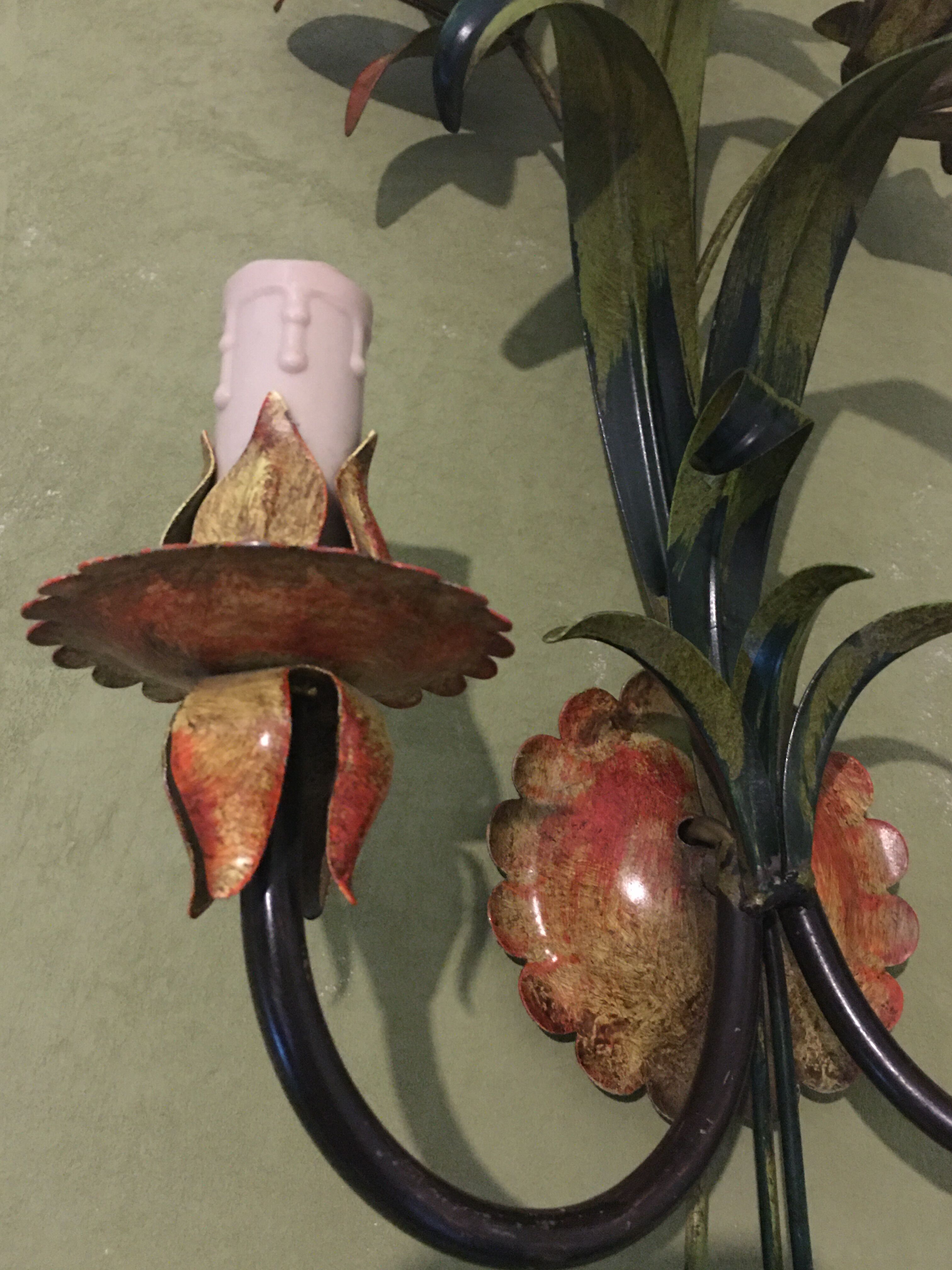 Flowery sconce