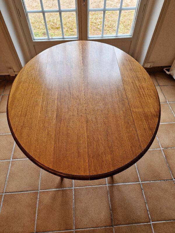 Beautiful oval wooden table with turned wooden leg with 3 extensions