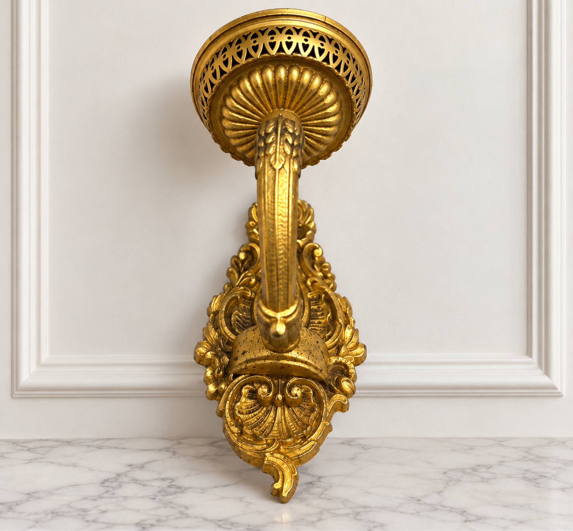 Paire d’appliques murales à 2 feux – Style Rocaille / Louis XV – Bronz