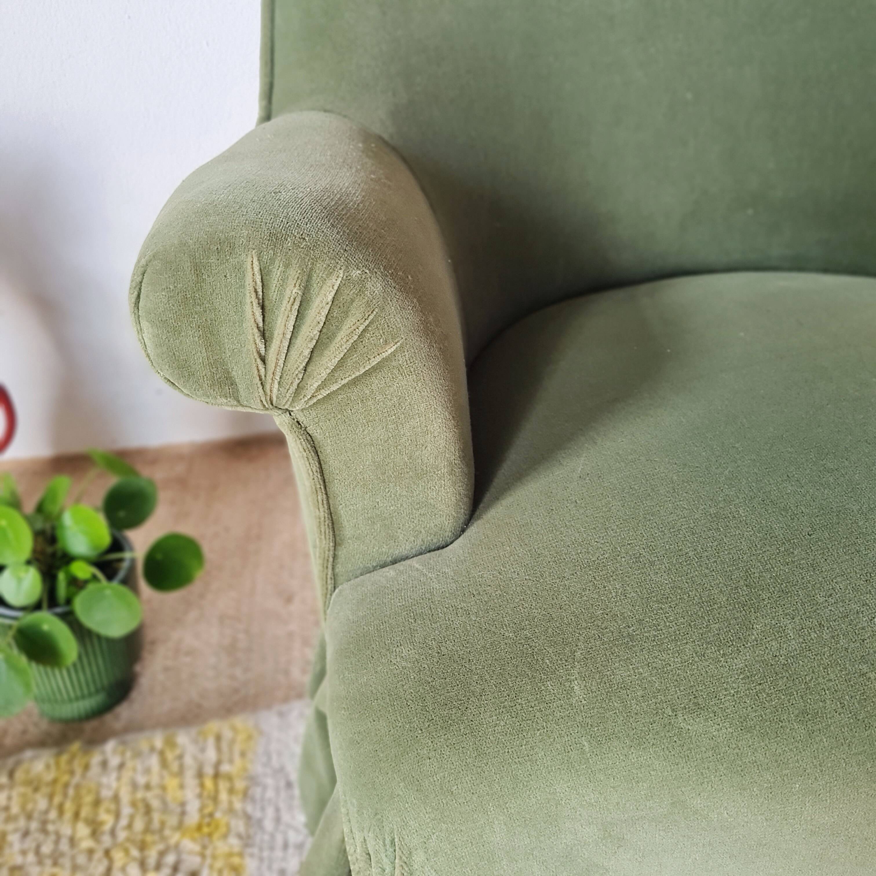 Antique crapaud armchair - green velvet