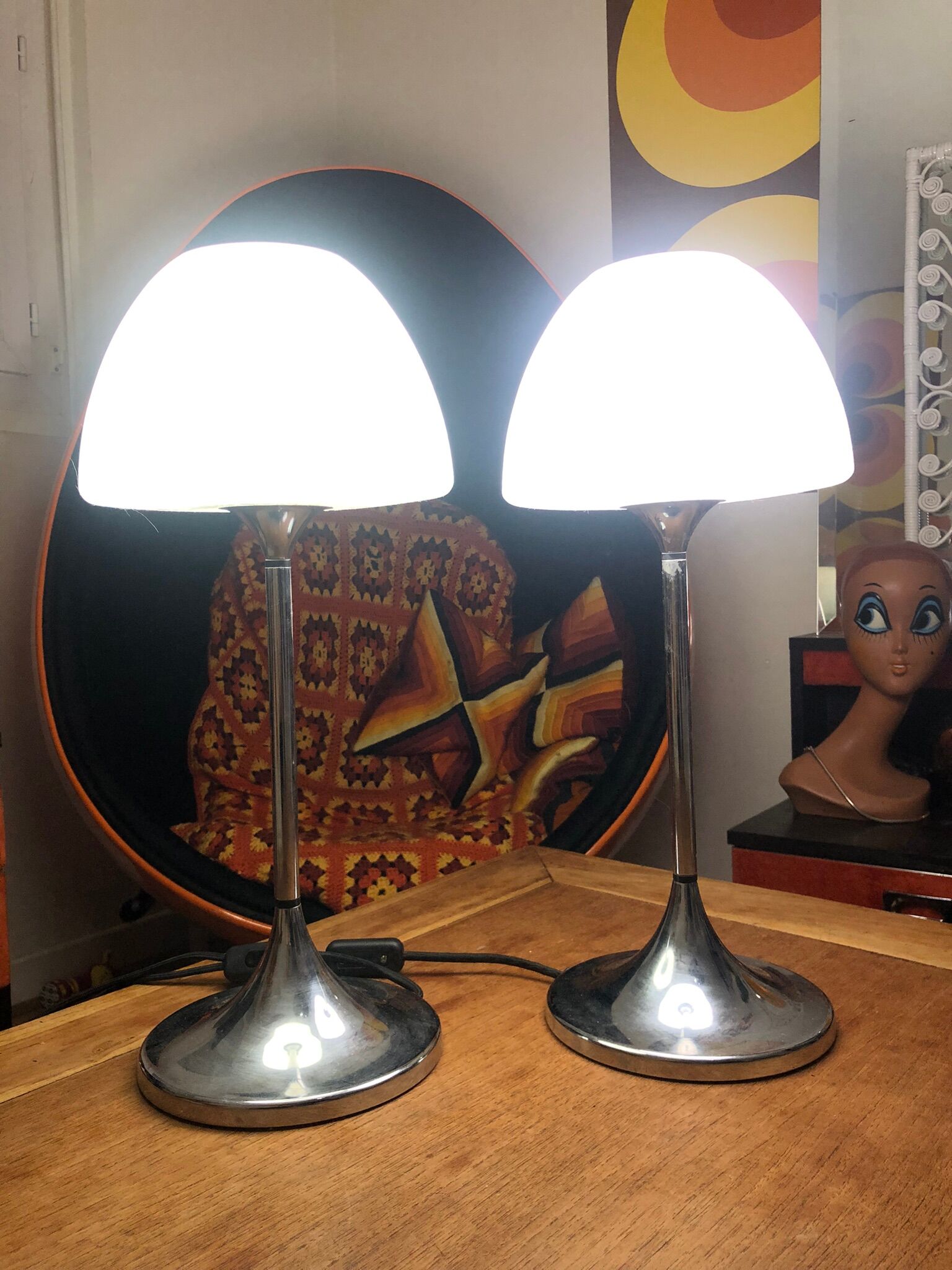 Set of 2 vintage tulip foot lamps