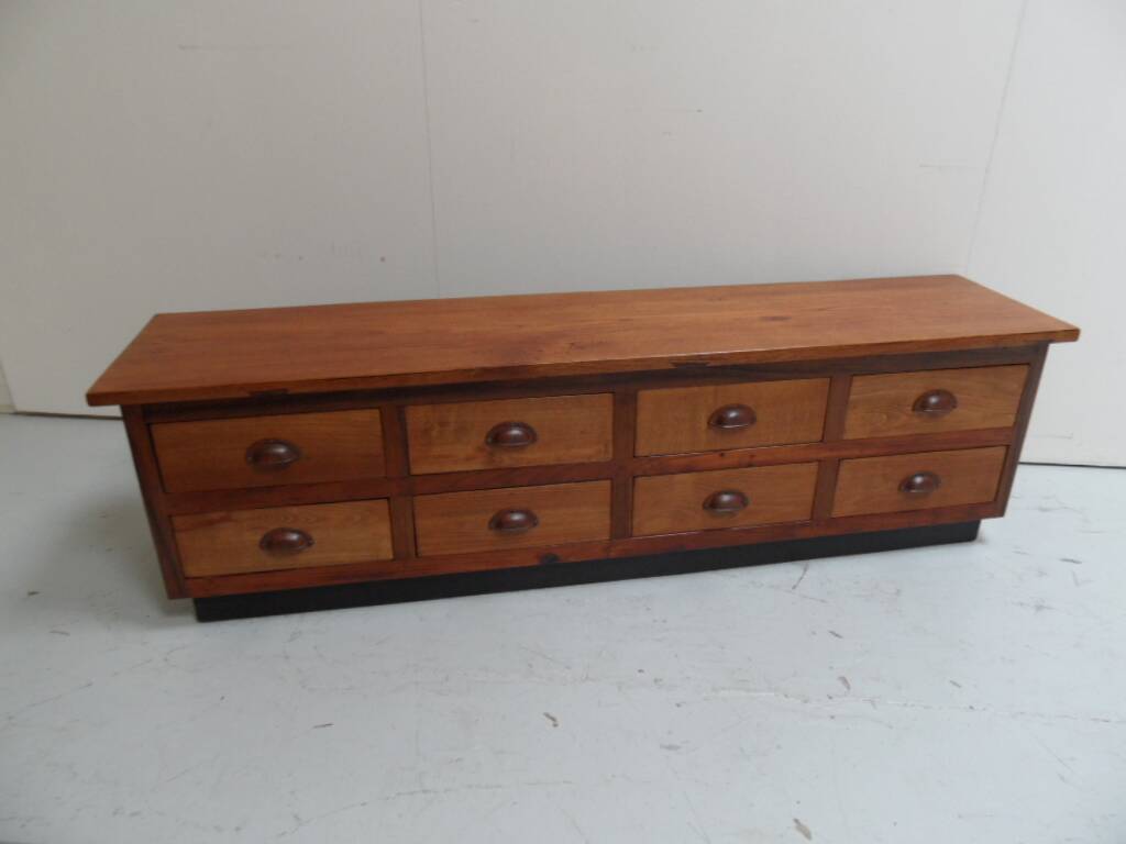 Buffet vintage avec tiroirs