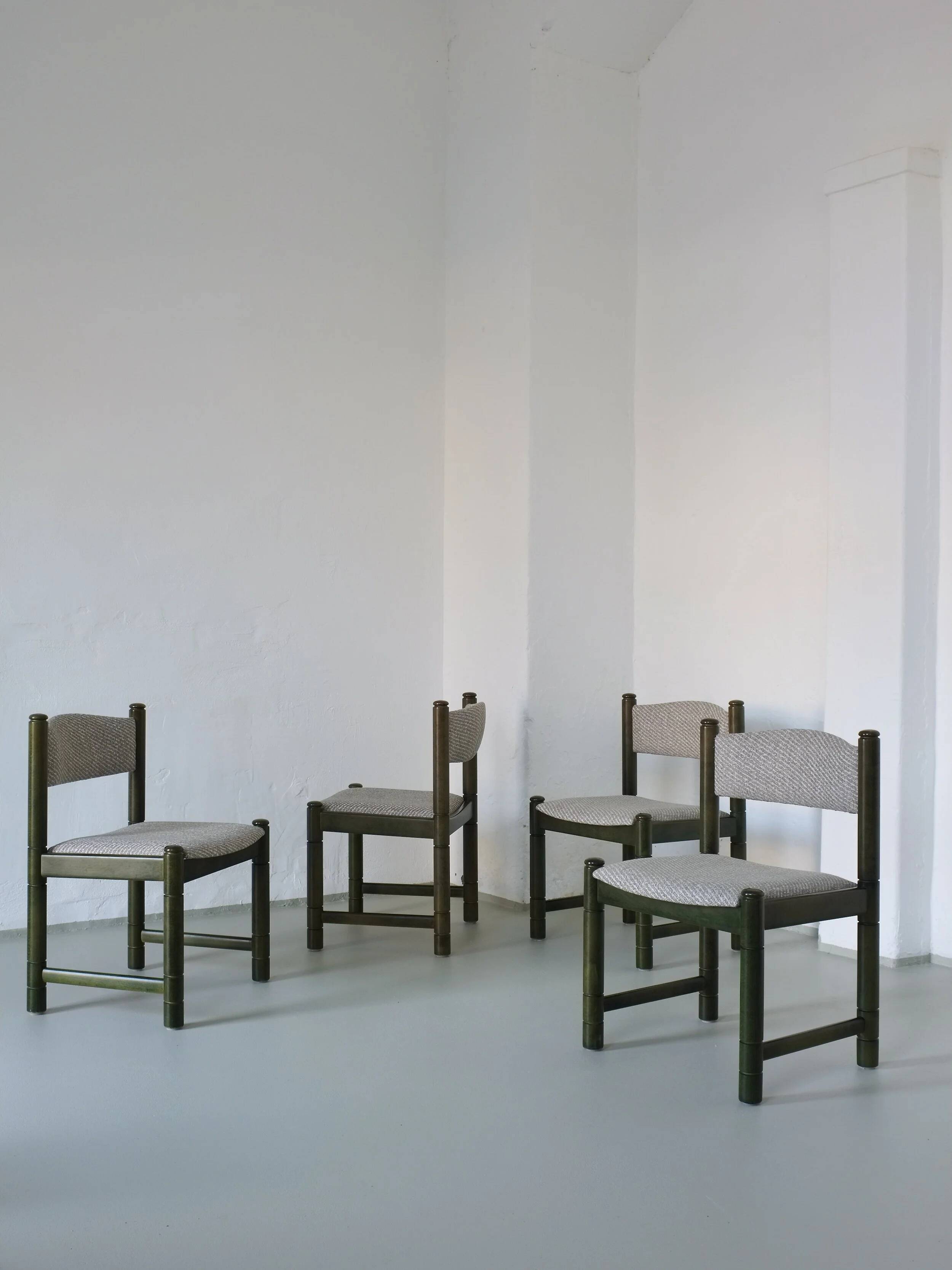 4 chaises vertes en bois sculpté | Scandinavie | Années 1960