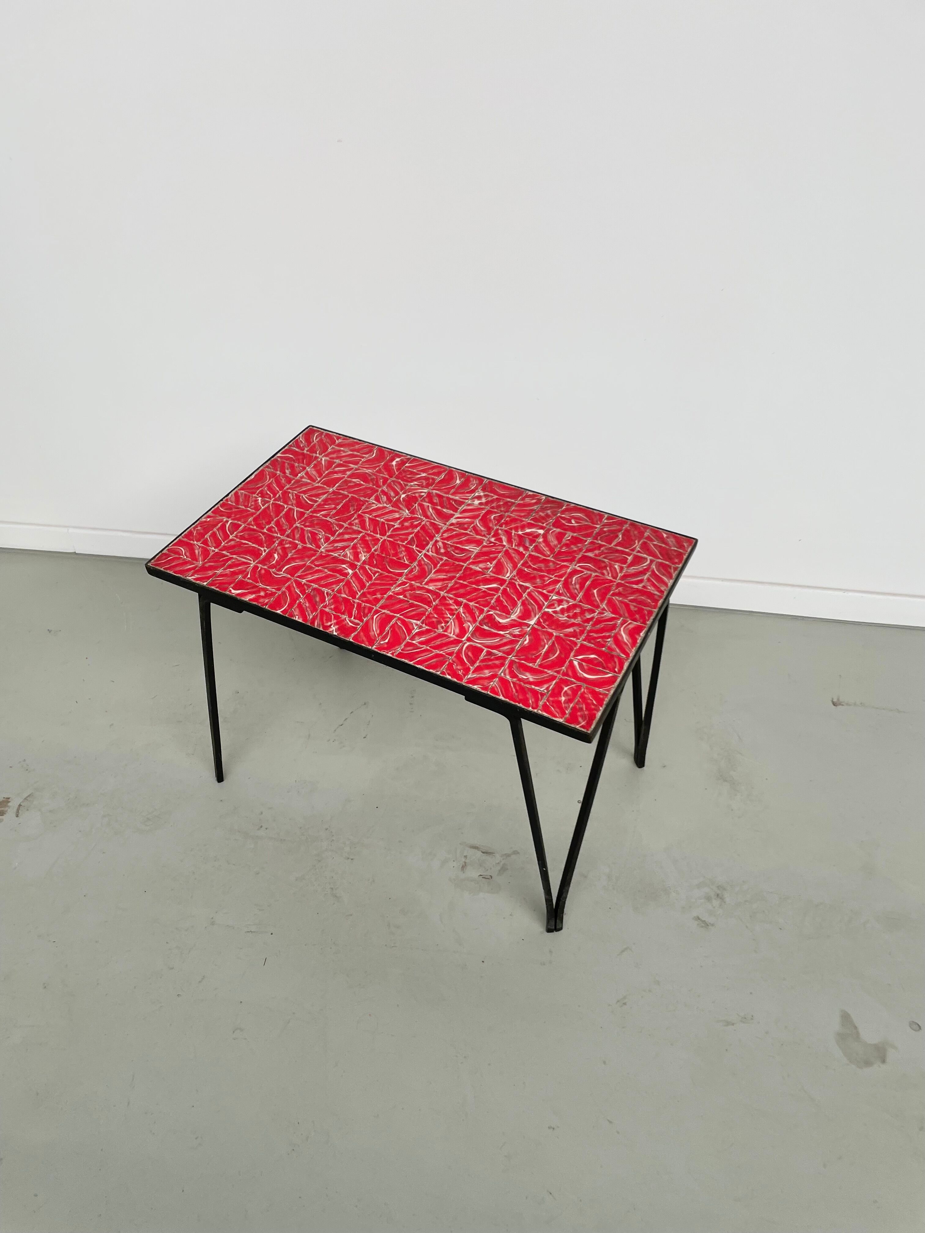 Red ceramic coffee table 50s