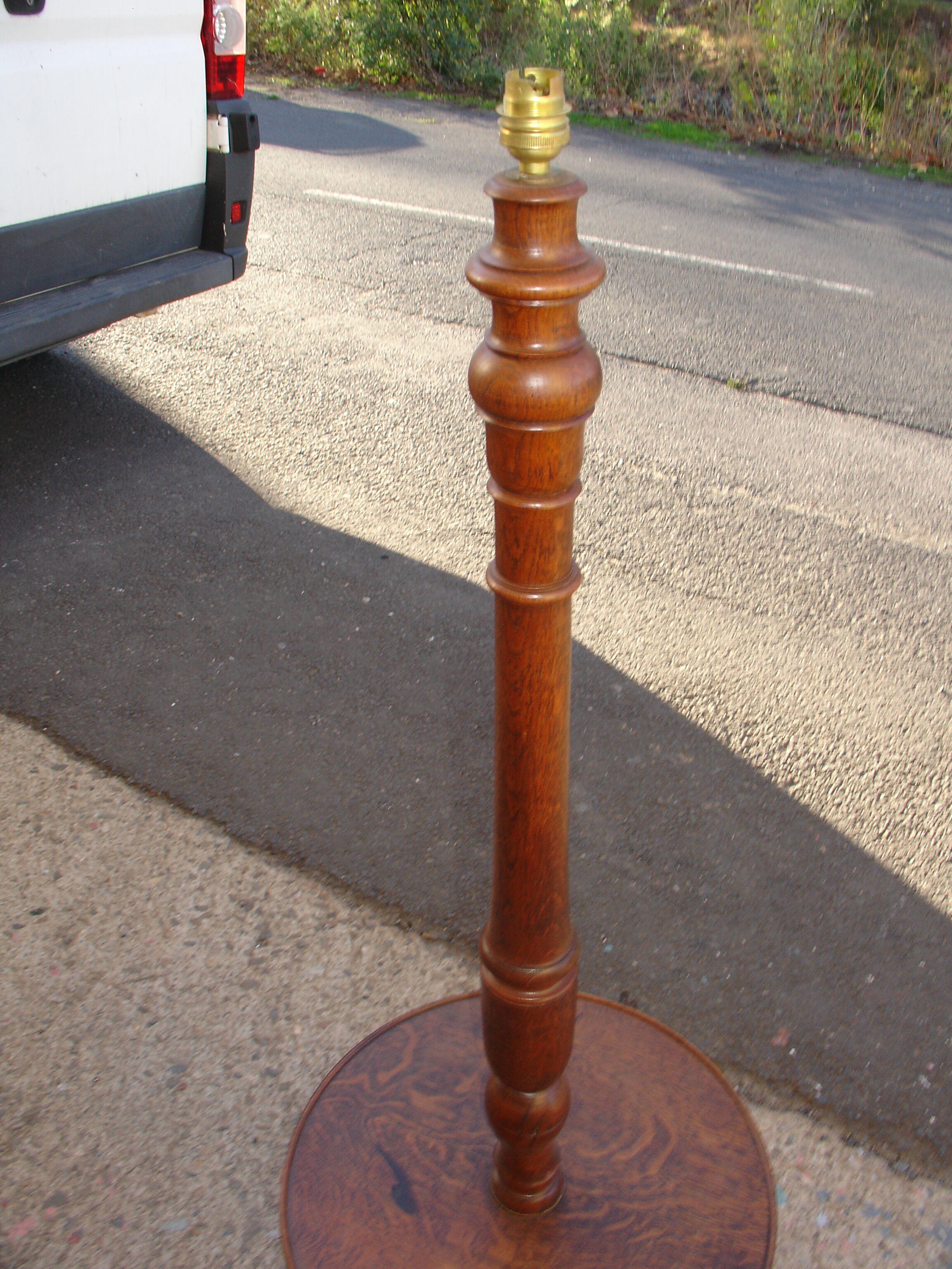 Lampadaire en chêne vers 1940