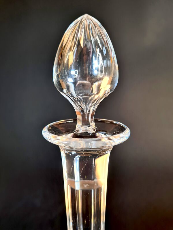 Paire de carafes anciennes en cristal taillé – attribution Bacca