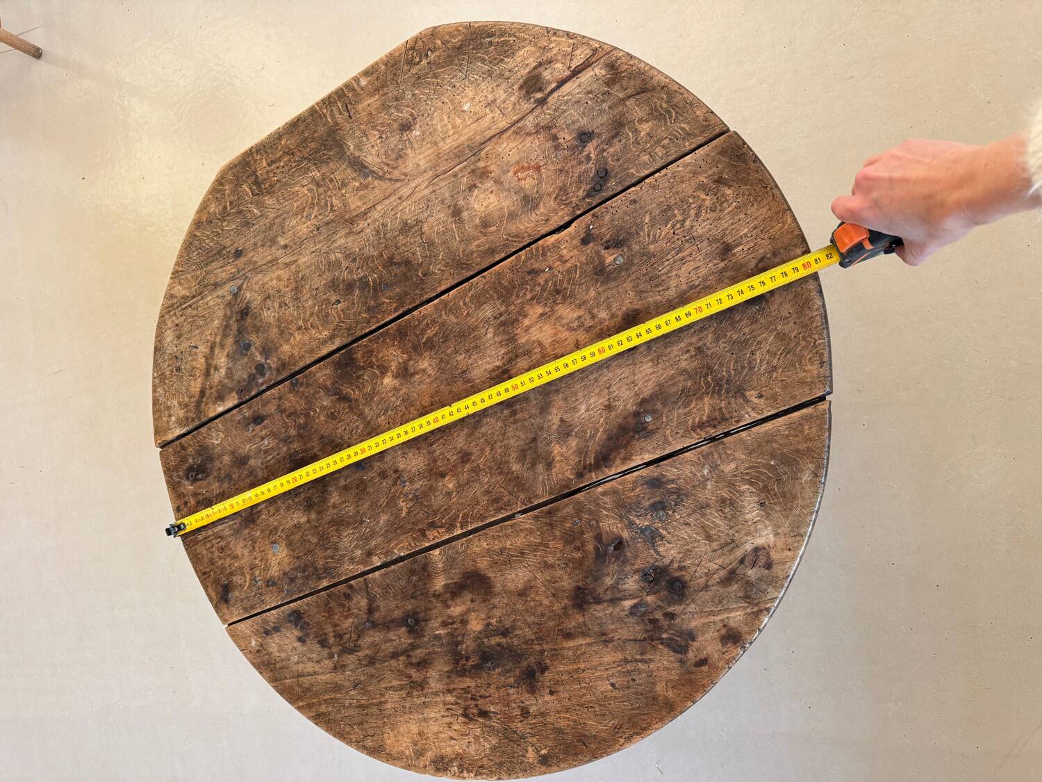 Round coffee table