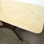 Table à manger par Osvaldo Borsani en acajou et plateau en onyx