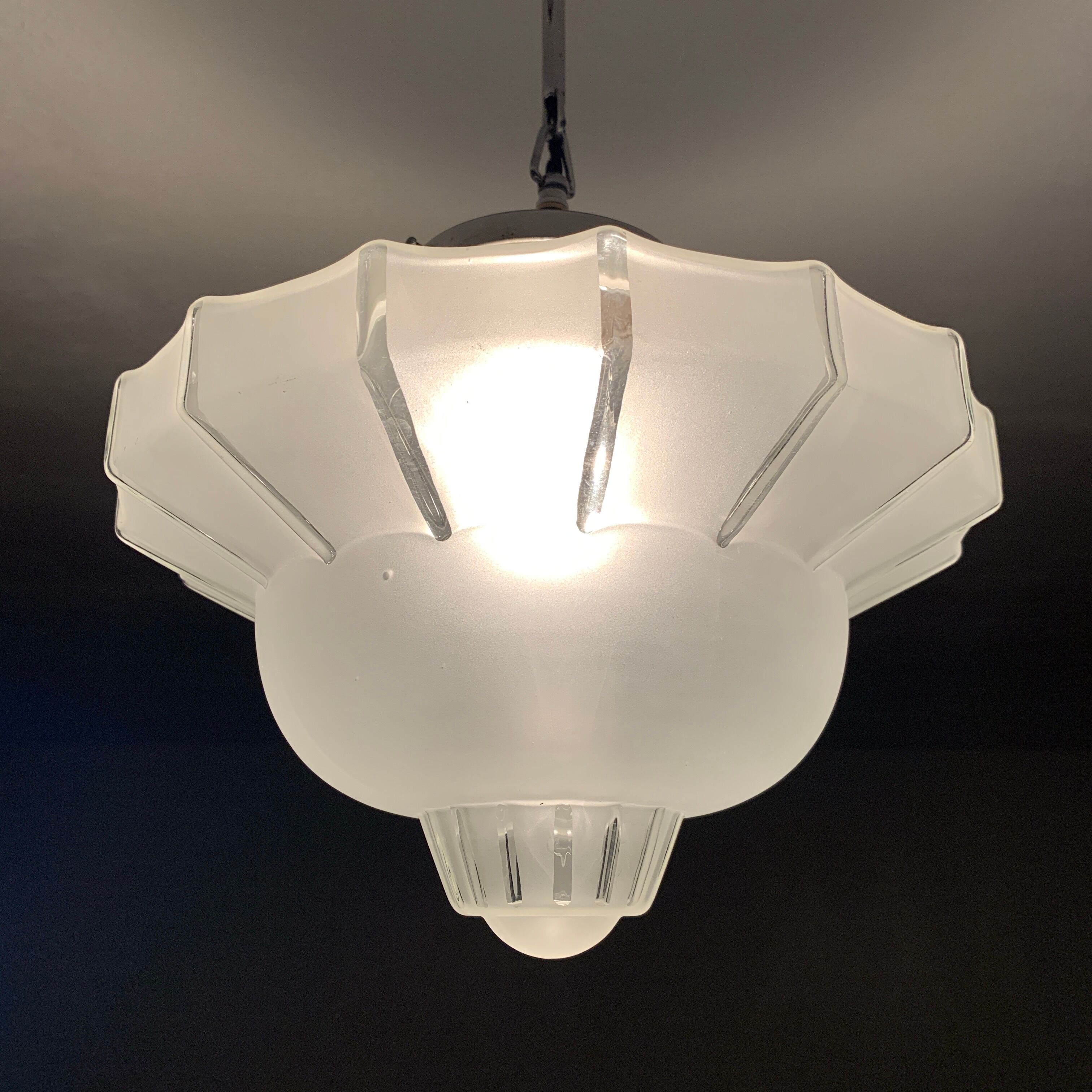 Suspension globe glass art deco cocoon shape skyscraper