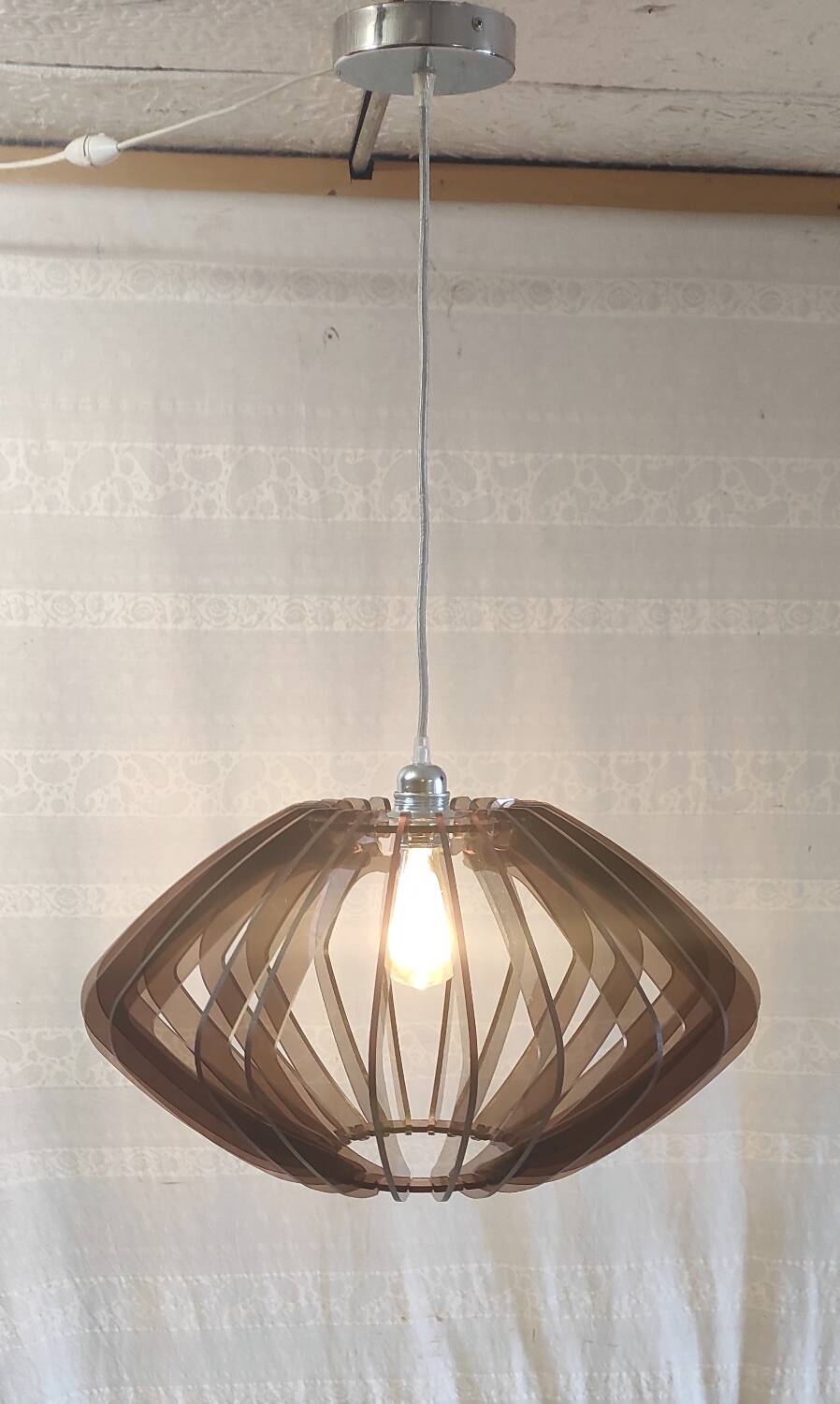 Suspension design en plexiglass fumé style scandinave