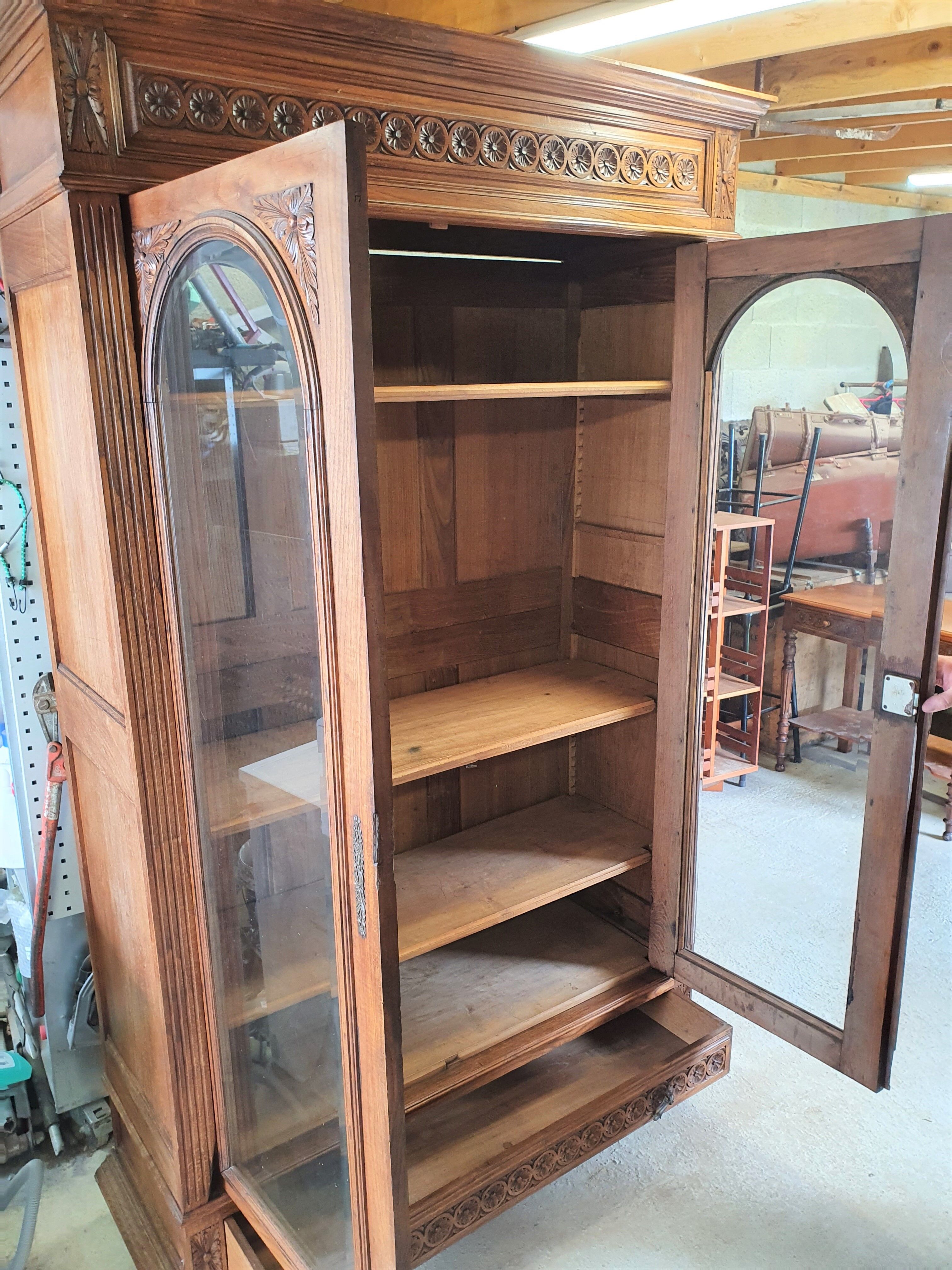 Glass cabinet