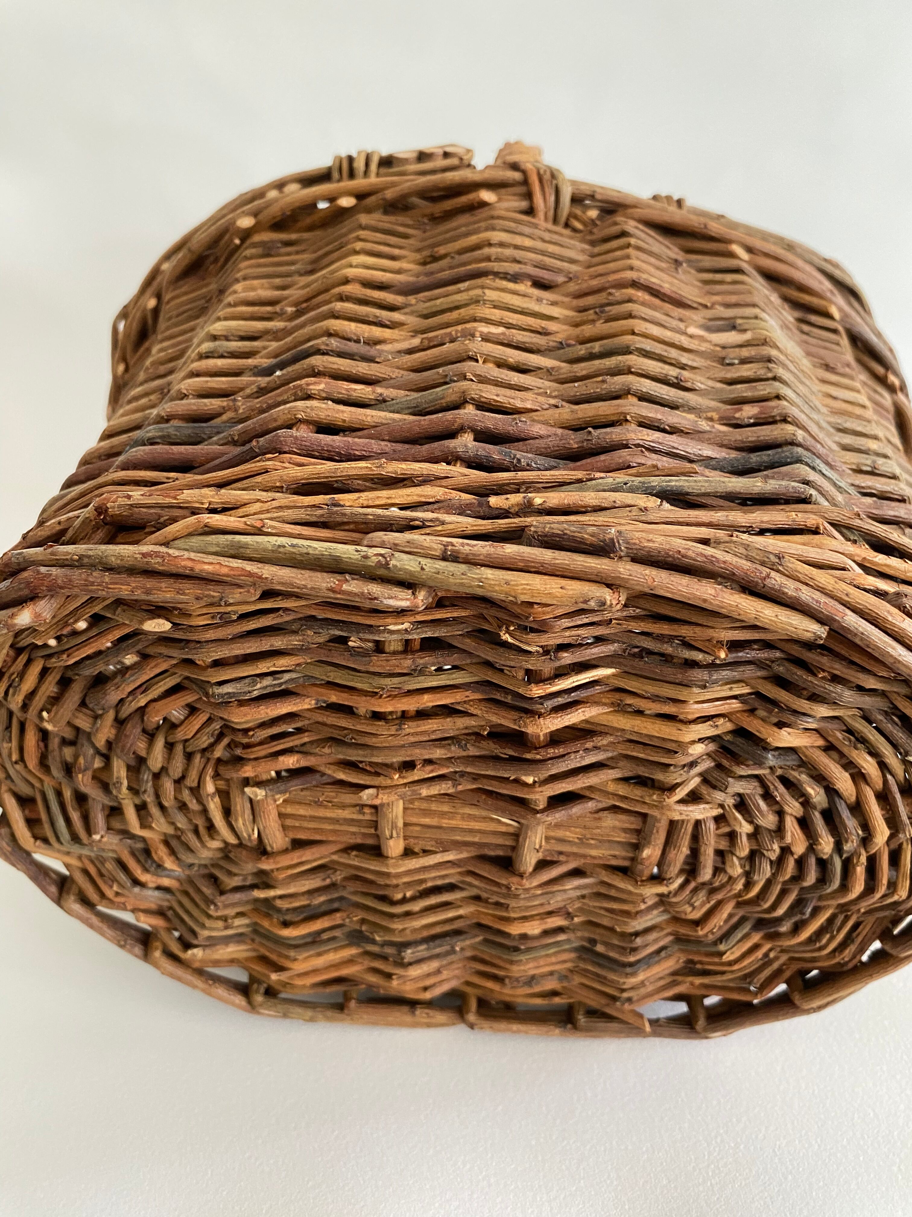 Double opening basket