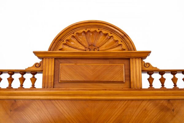 Armoire ancienne, Europe occidentale, vers 1900. Après rénovation.