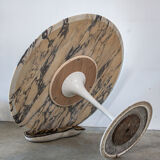 Eero Saarinen's Knoll tulip table