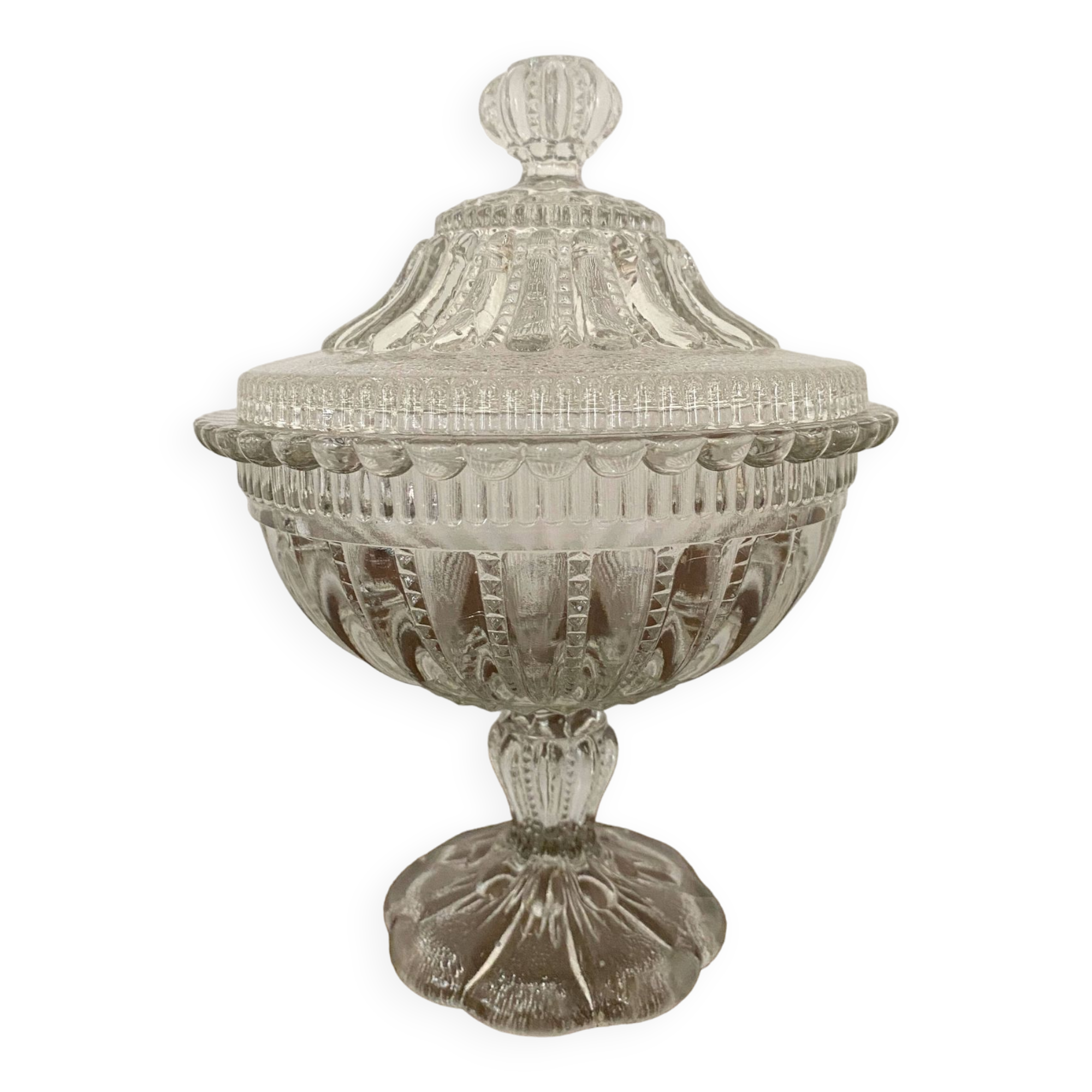 Bonbonniere, drageoire, sugar bowl in vintage molded and cut crystal