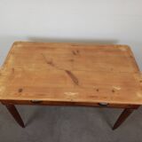 Farmhouse table with drawers