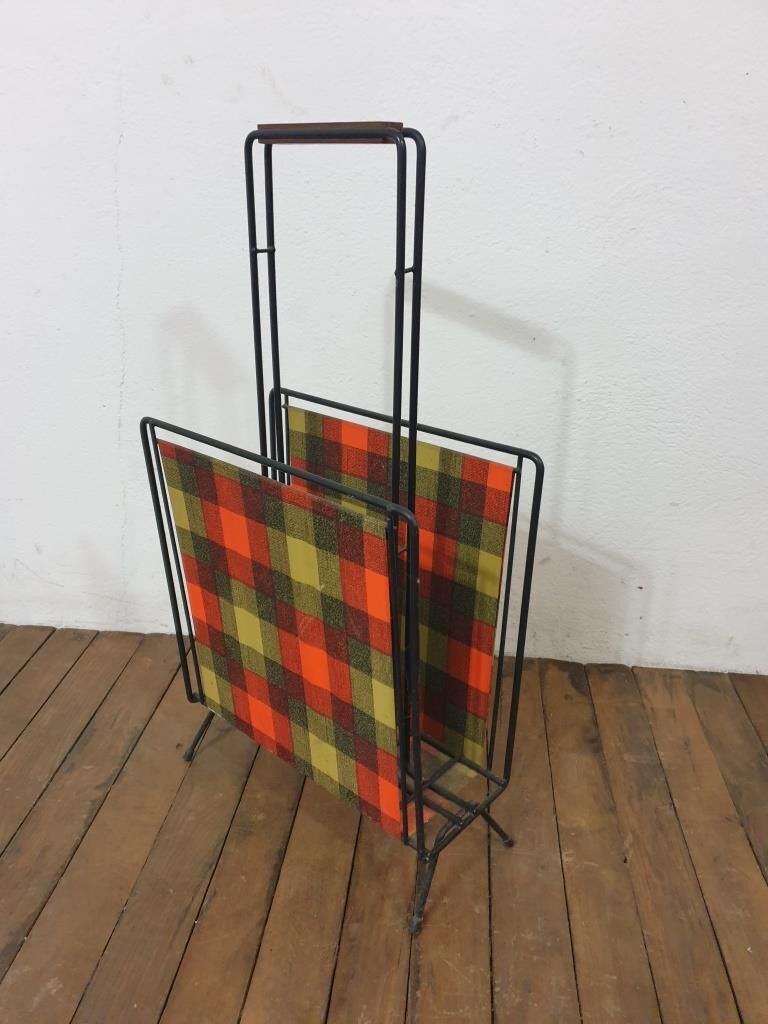 Scandinavian magazine holder