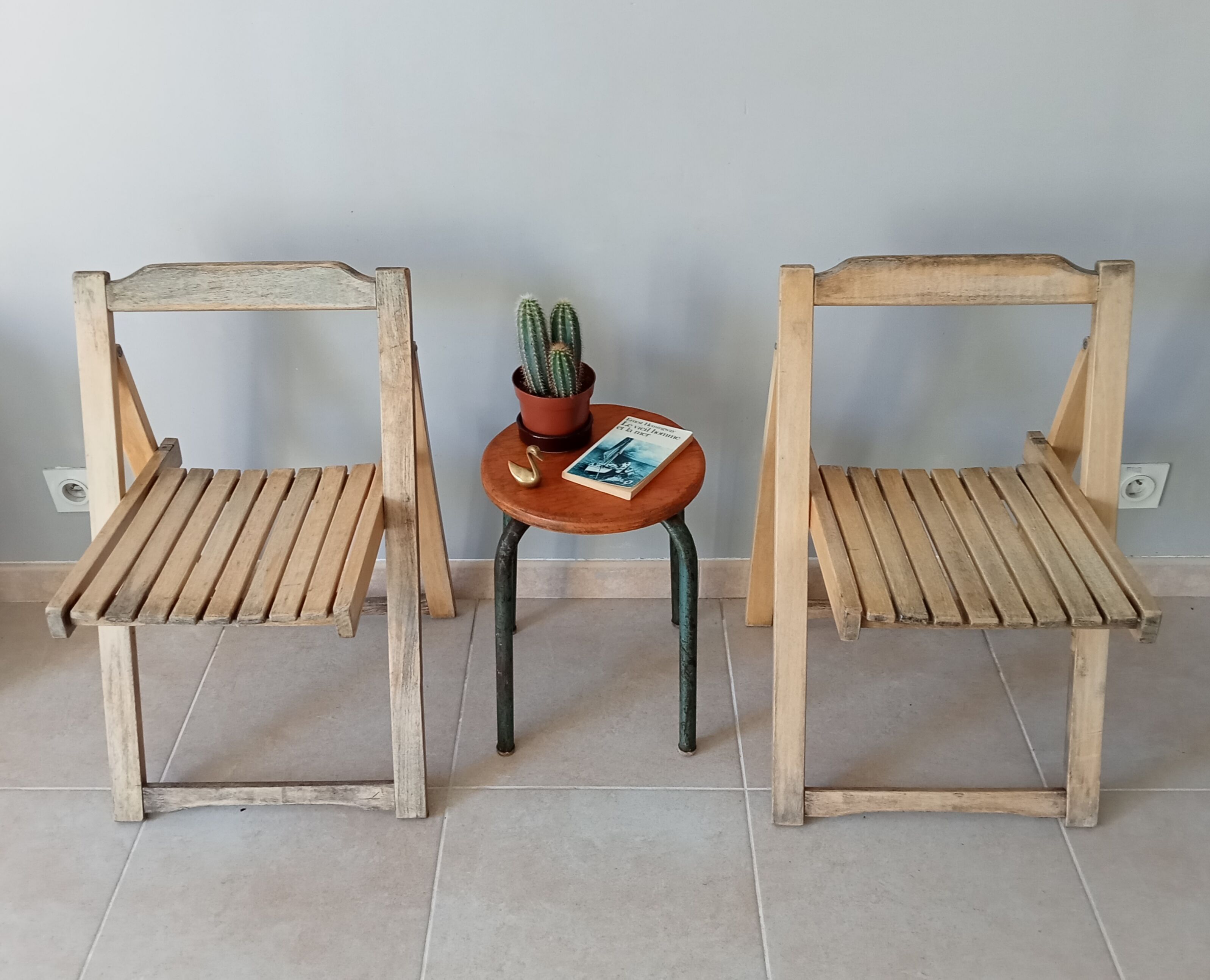 Pair of vintage folding chairs 60s
