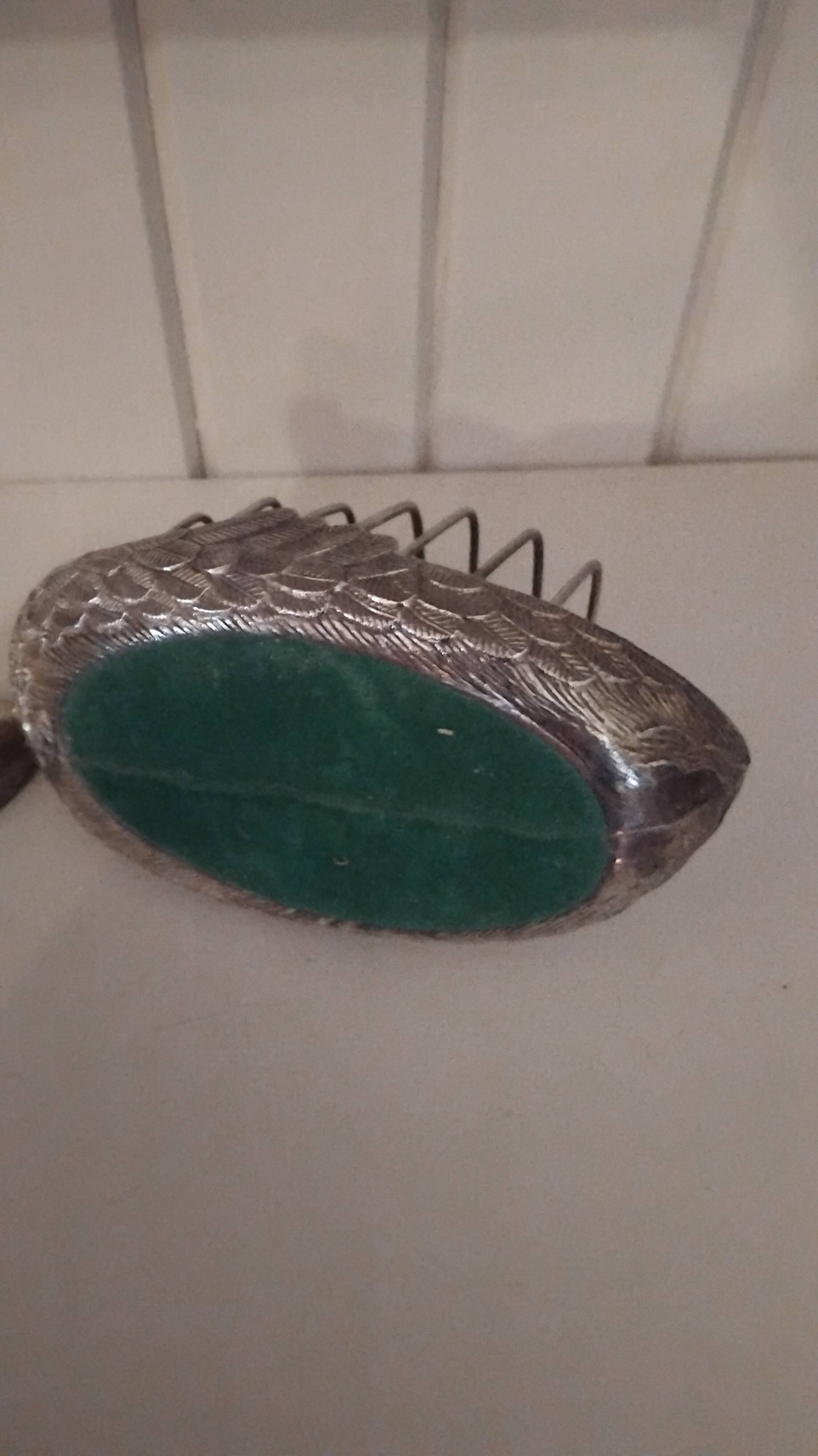 Service a toast with 6 silver-plated spoons.