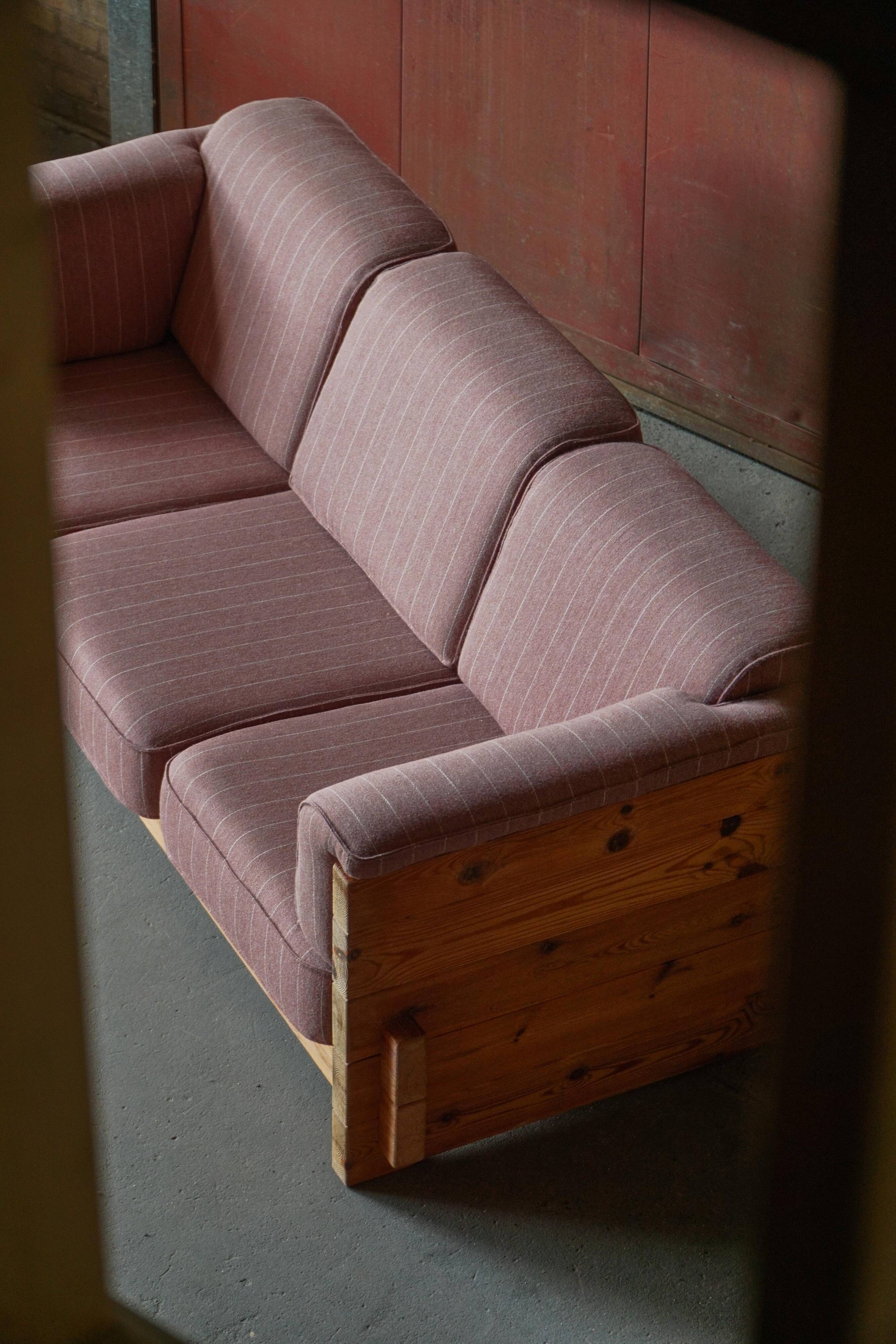 Modern Danish three-seater canapé in pomeranian pine and wool, by Christian IV, 1970s.