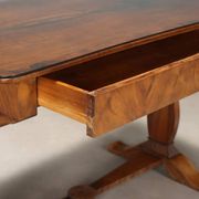 Antique Biedermeier desk in walnut, Austria, mid-19th century.