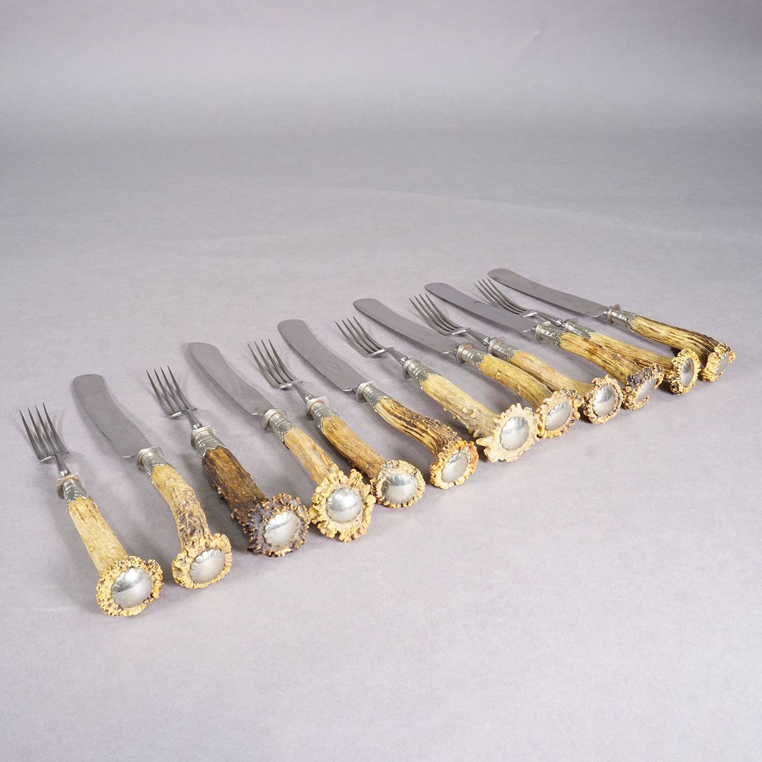Vintage stainless steel and horn table service for 6 people, Germany, 1900s.