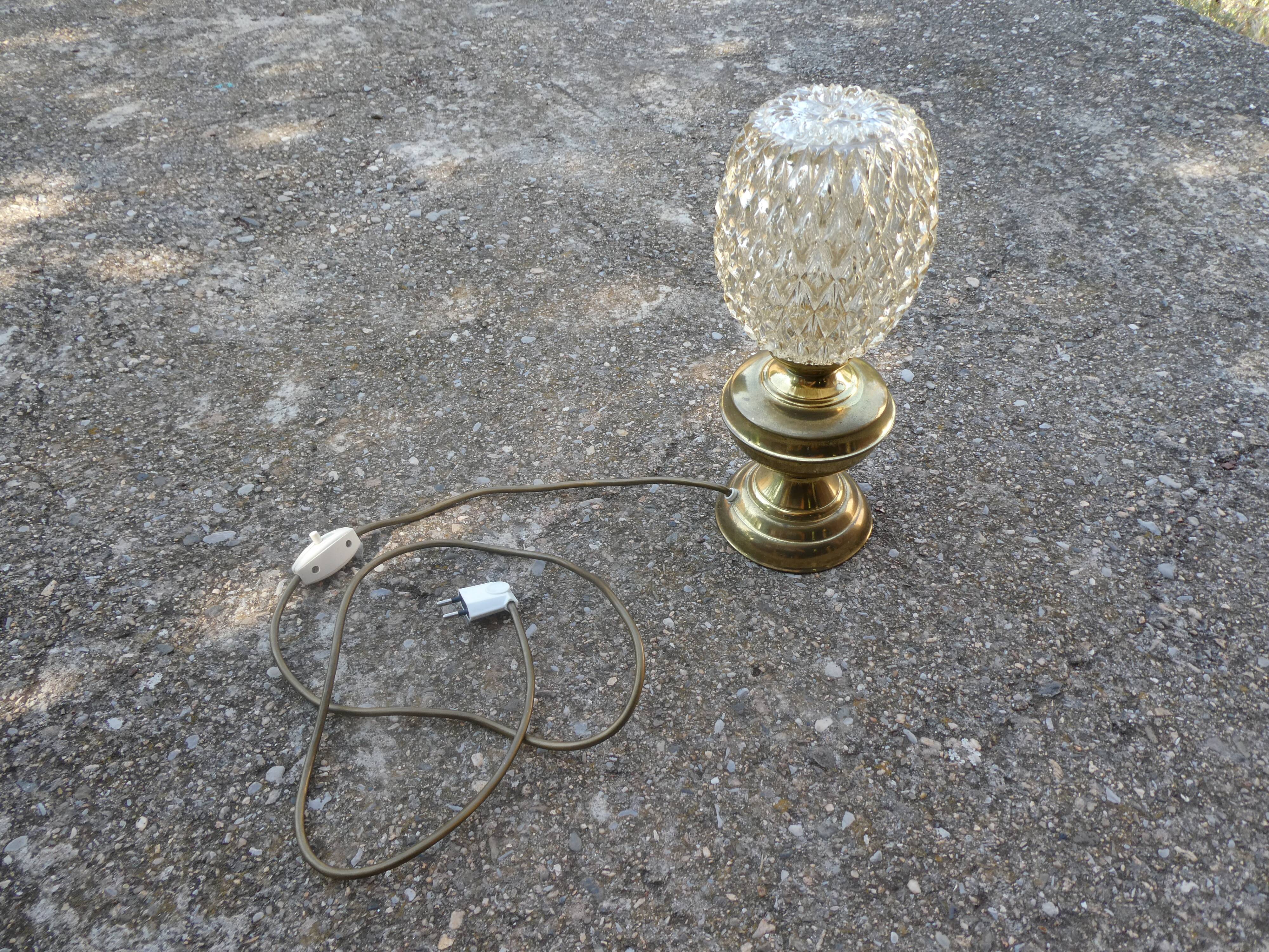 Vintage table lamp with chiseled glass globe.