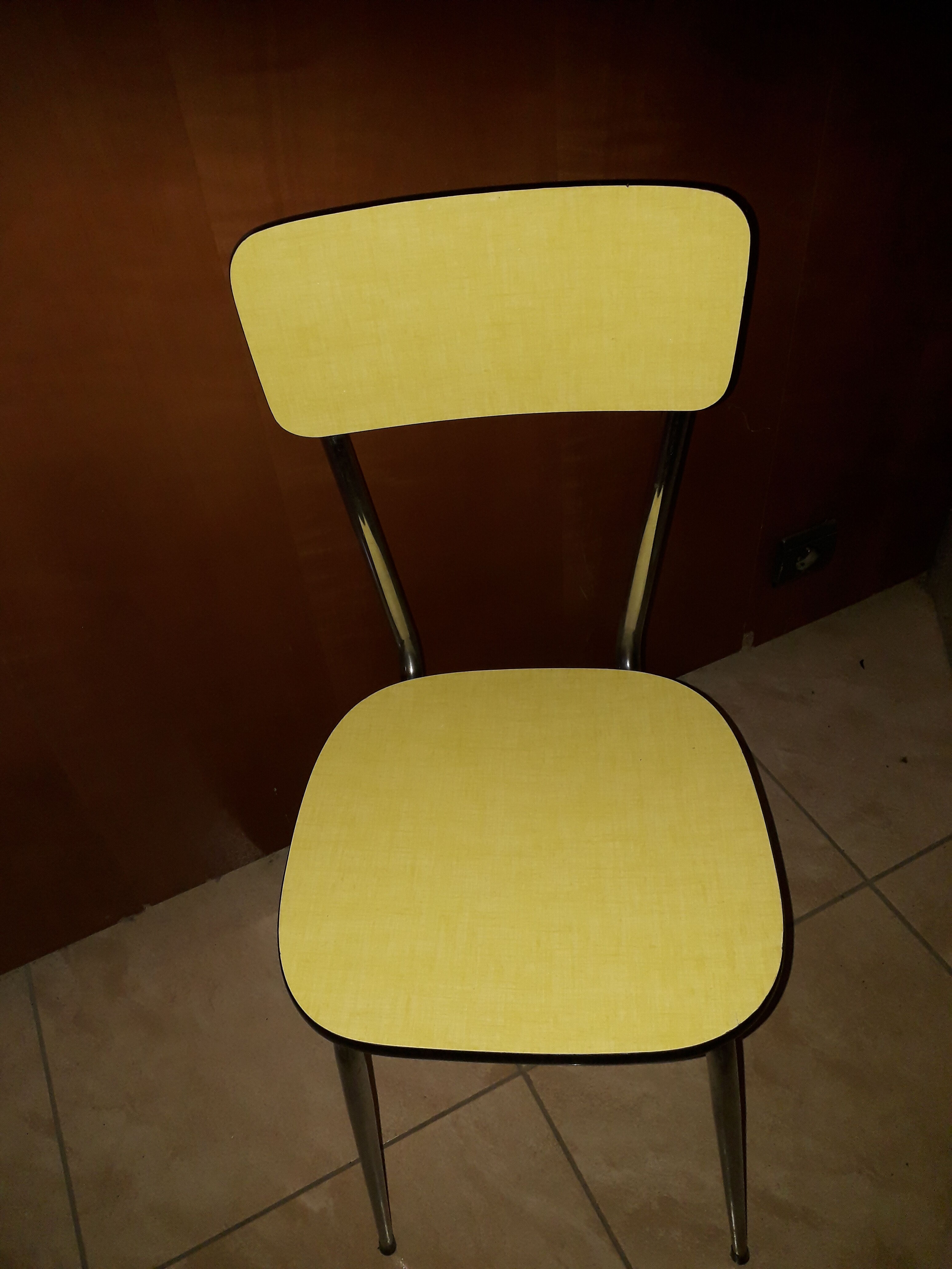 Paire de chaises en formica jaune  vintage