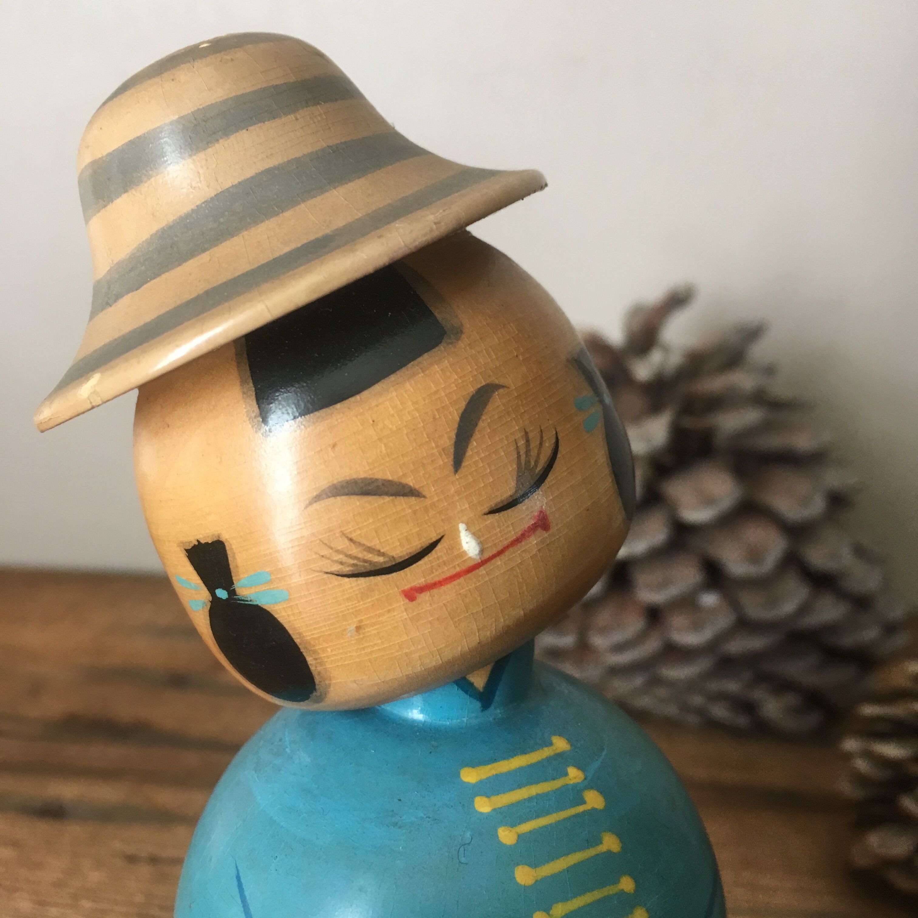 Doll kokeshi japanese wooden hand painted