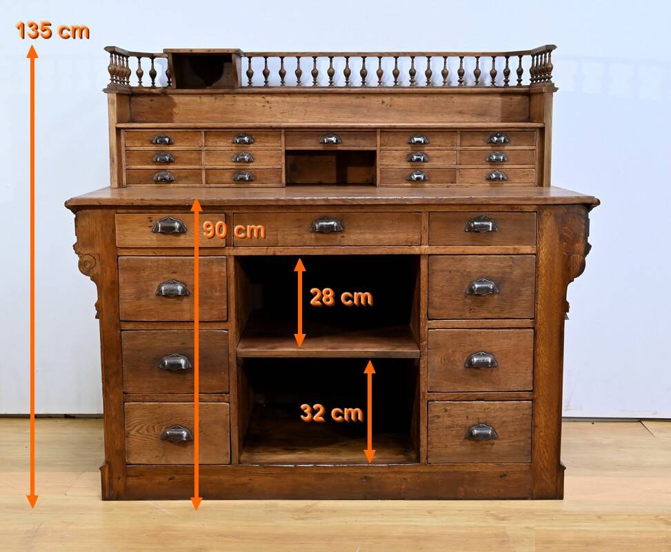 Oak apothecary counter – 1920