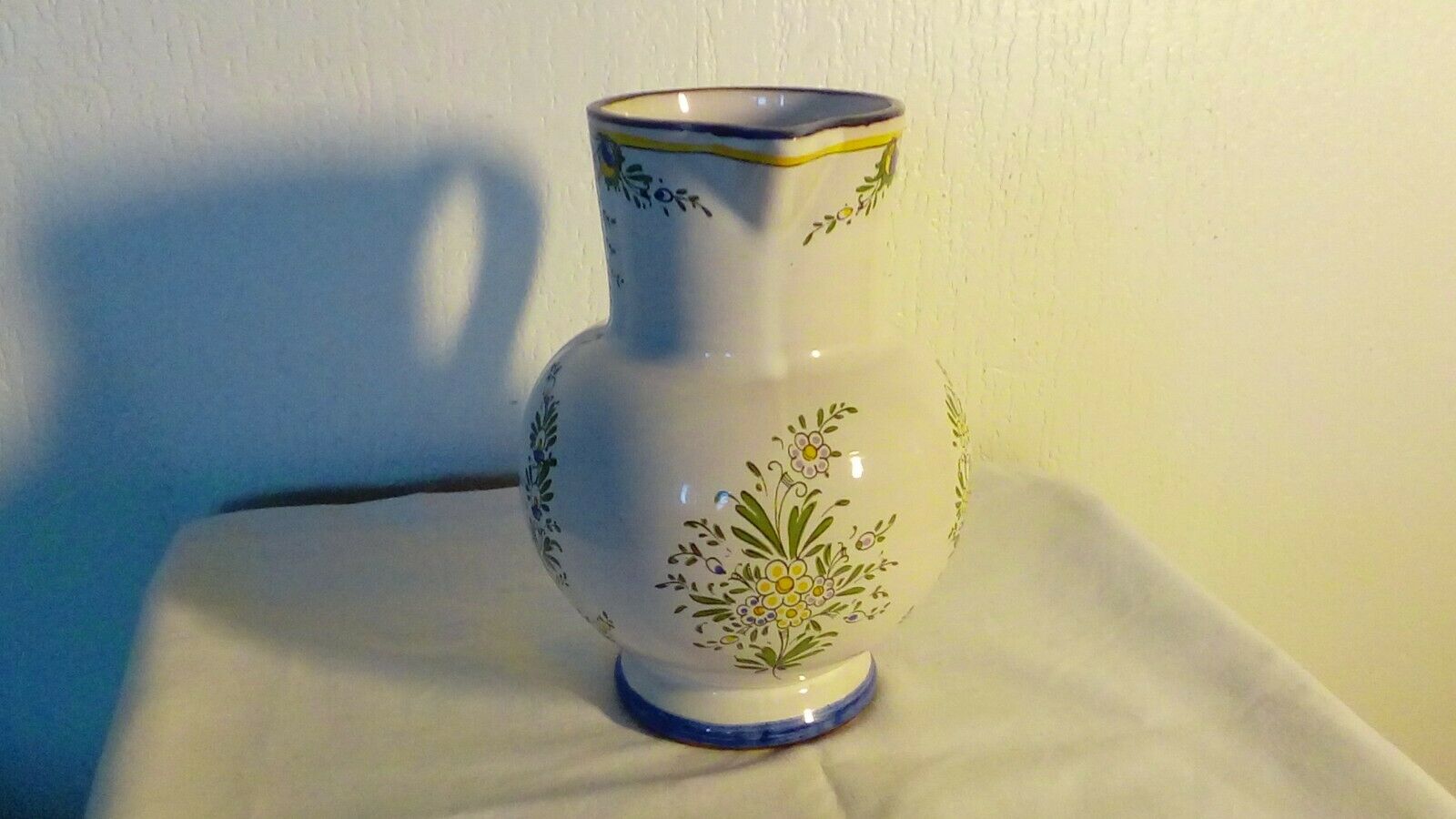 Pichet en faience d'angouleme renoleau decor a l'oiseau
